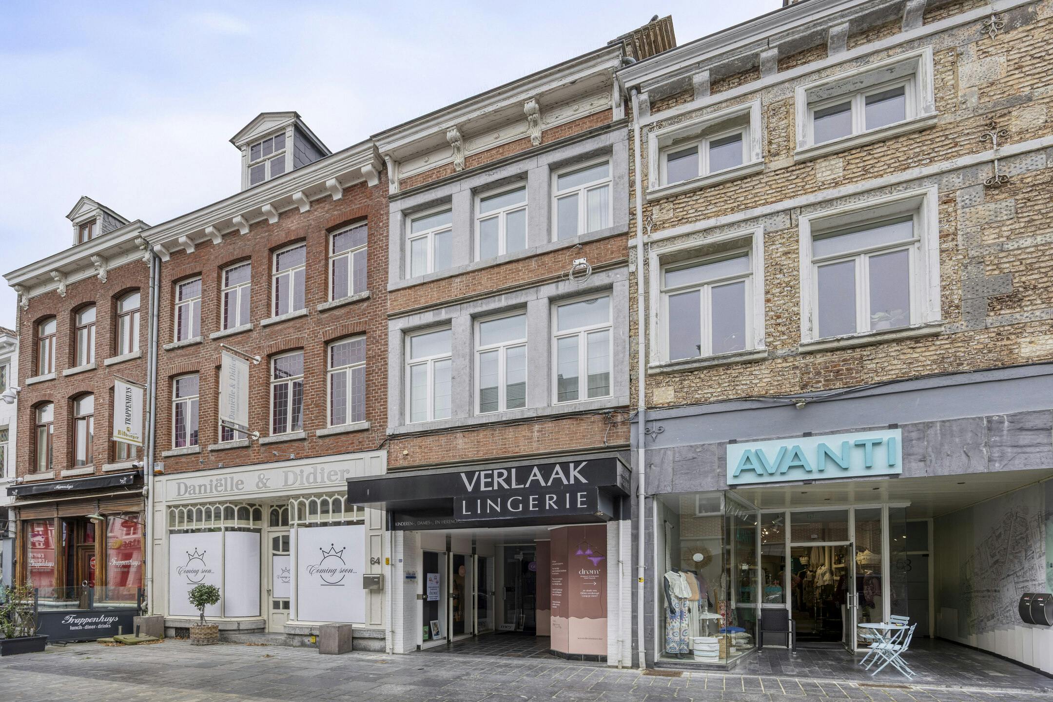 Stijlvolle stadswoning met handelspand te koop in hartje Maaseik foto 2