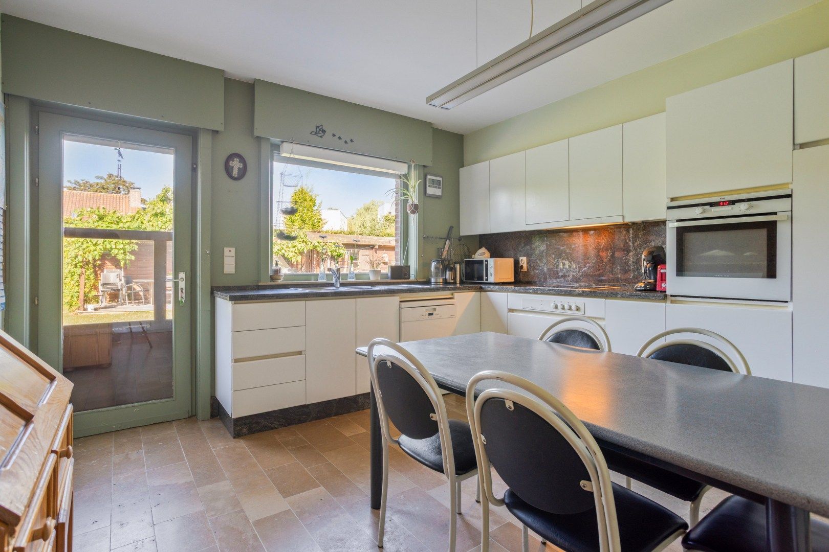 Heel ruime woning met 6 kamers in een oase van rust! foto 9