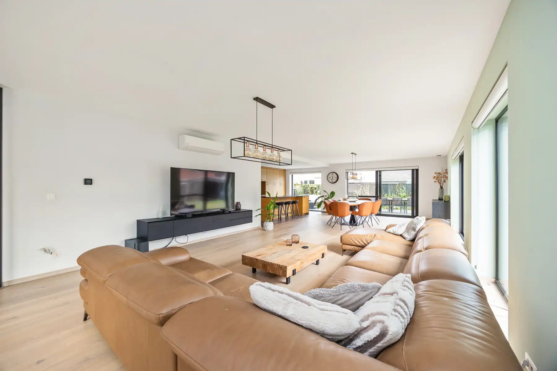 VILLA MET 4 SLAAPKAMERS, 2 BADKAMERS EN KWALITATIEF MAATWERK IN GOOREIND-WUUSTWEZEL TE KOOP foto 5