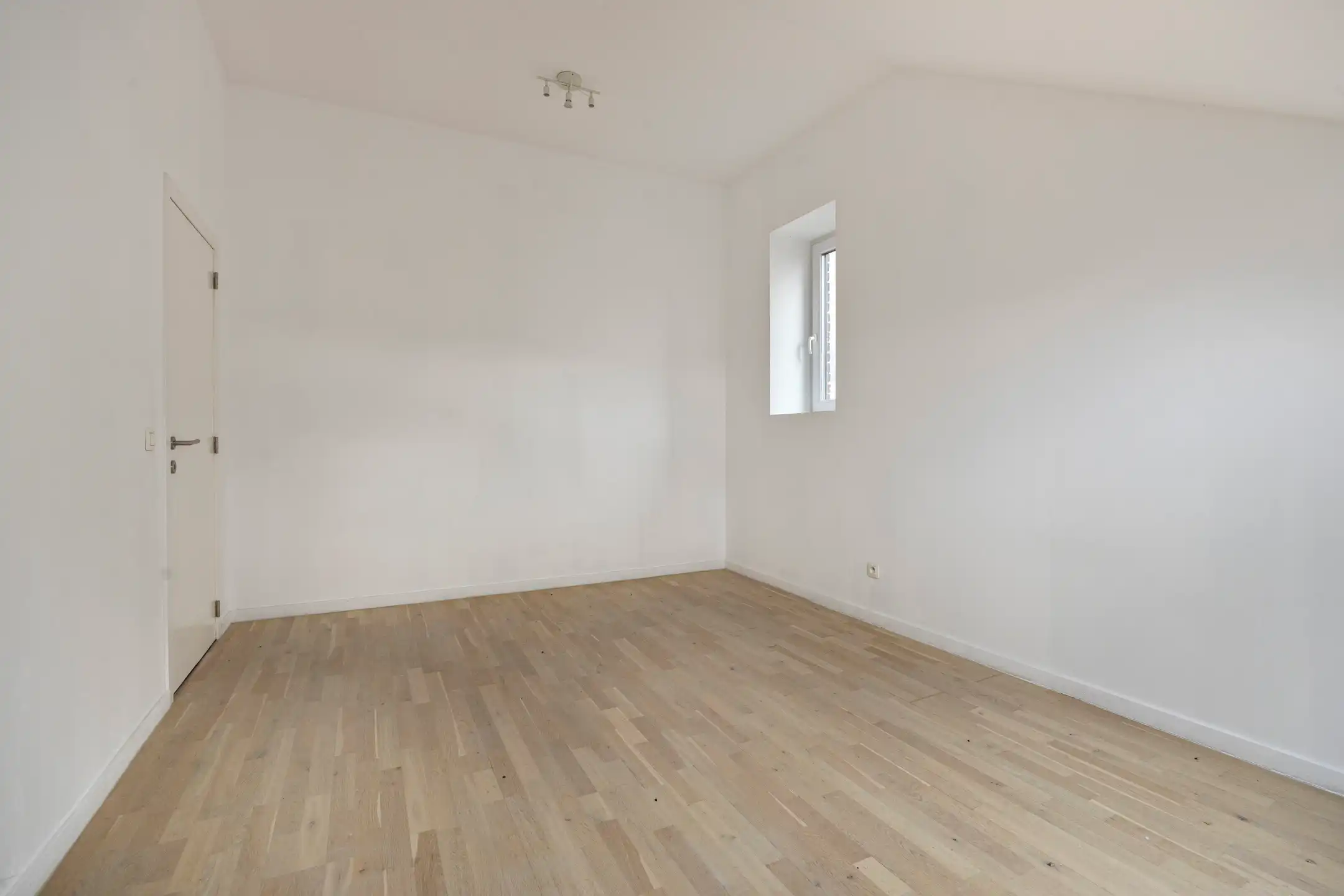 Gerenoveerde penthouse met 2 slaapkamers te centrum Tienen foto 14