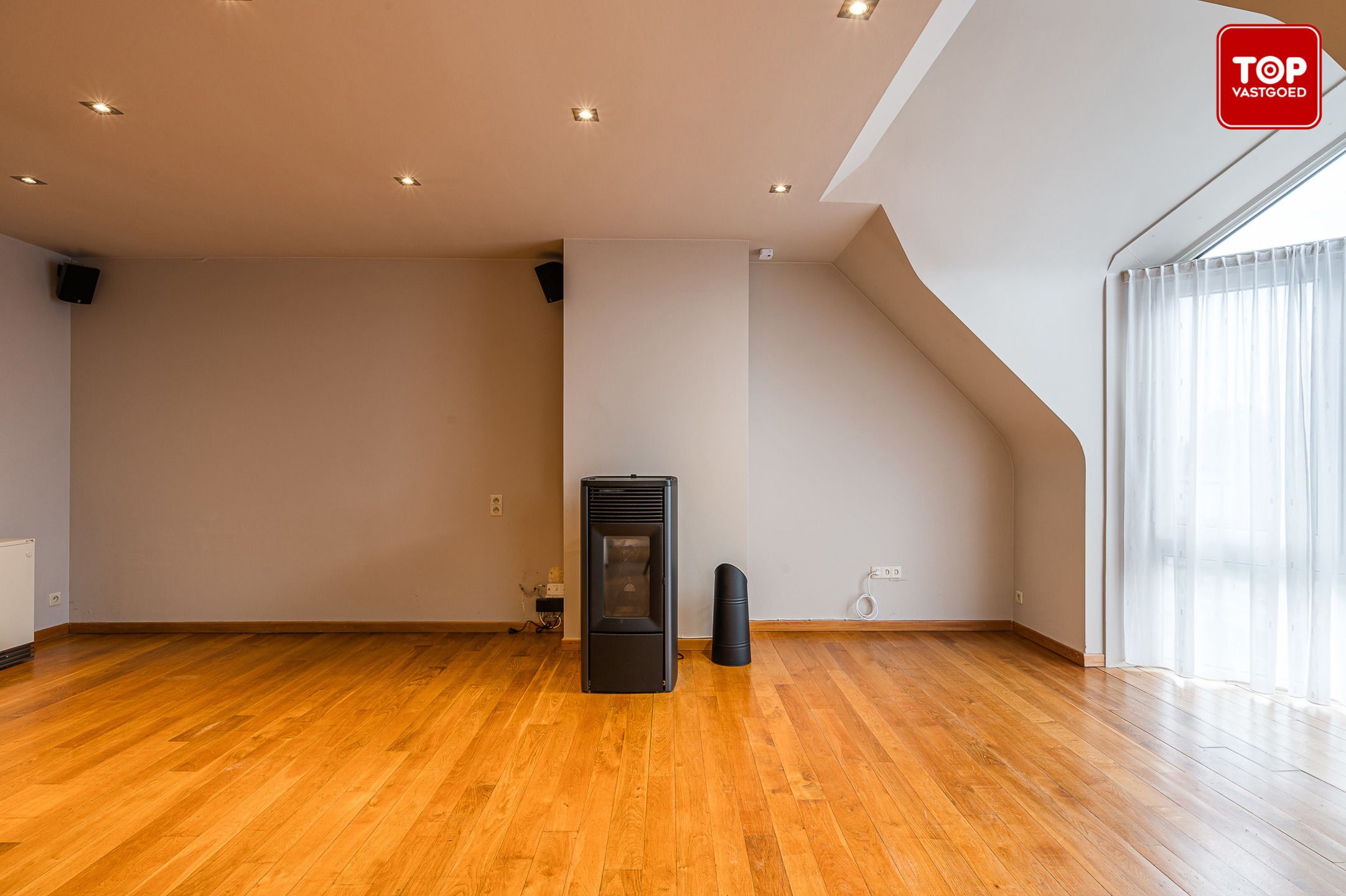 Instapklaar 2 slaapkamer appartement met garage in kleinschalig gebouw foto 2