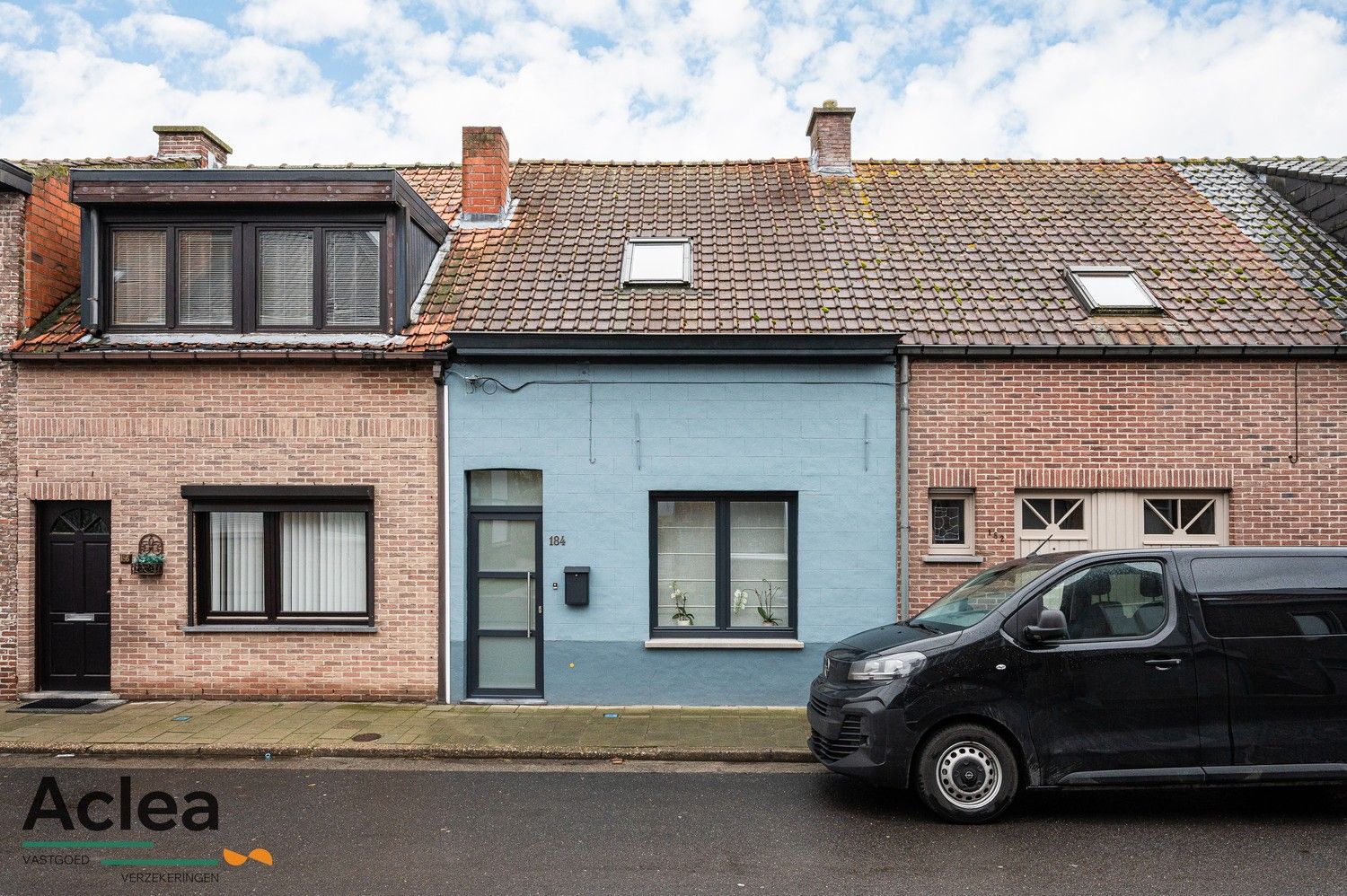 Hoofdfoto van de publicatie: Instapklare starterswoning met tuin en garage in Eeklo