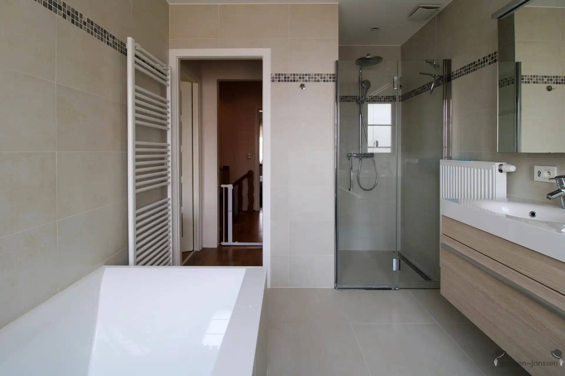 Woning met 4 slpks, 2 badk, centrum Broechem foto 15