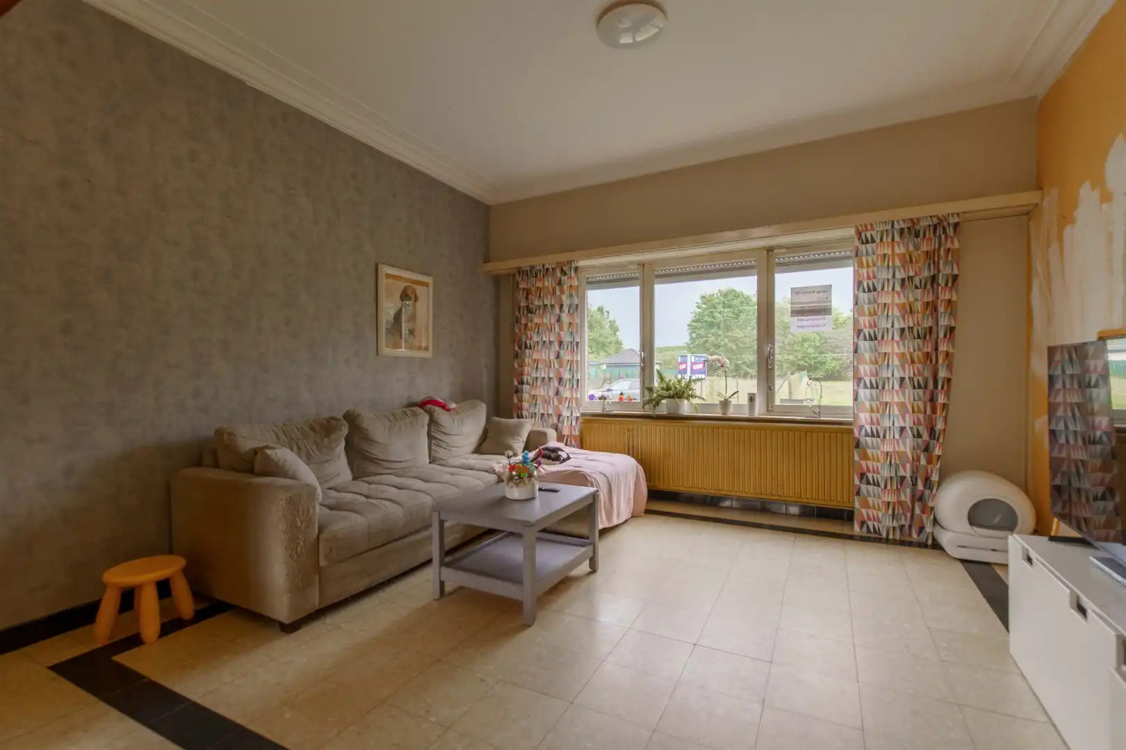 Ruime woning met vier slaapkamers en grote tuin foto 9