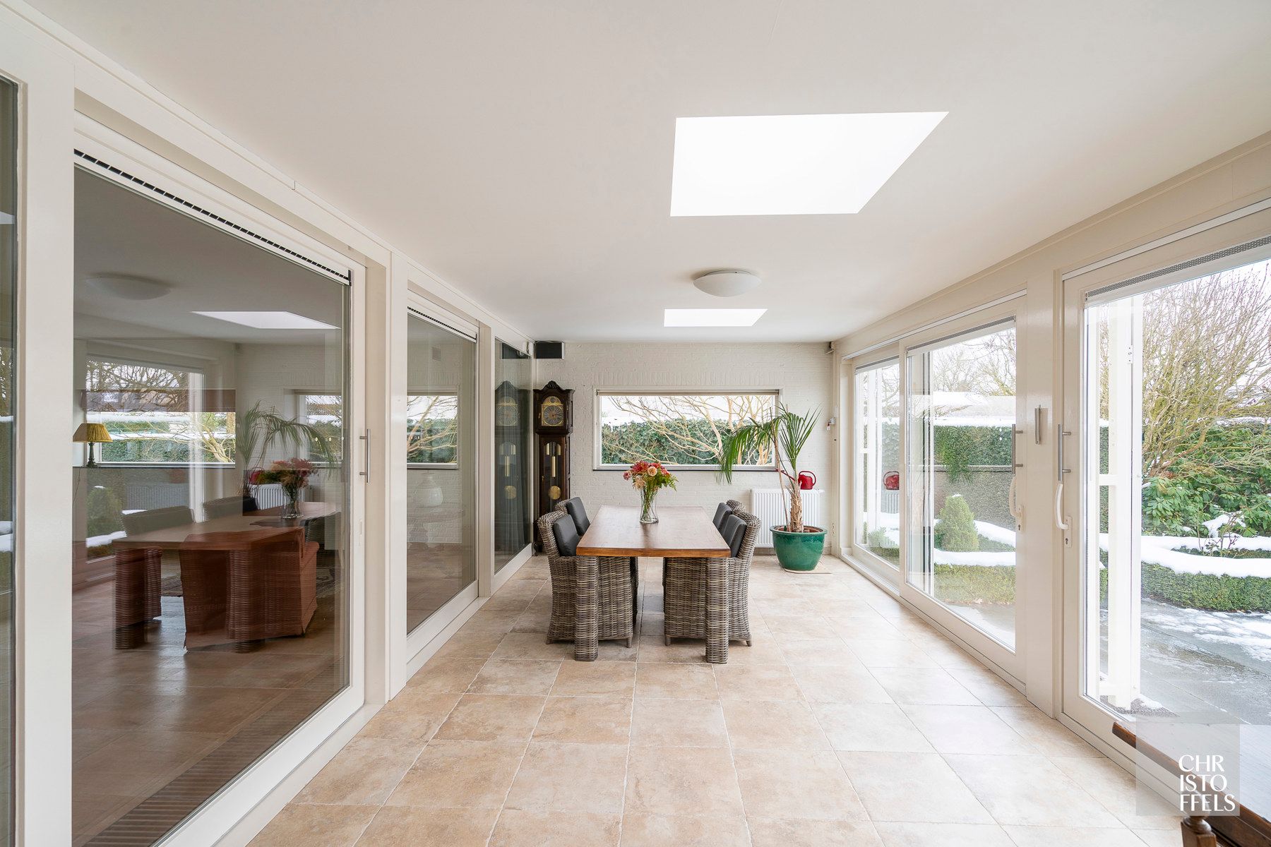 Villa (336m²) met 3 slaapkamers en een zwemvijver op een perceel van 1.219m²!  foto 8