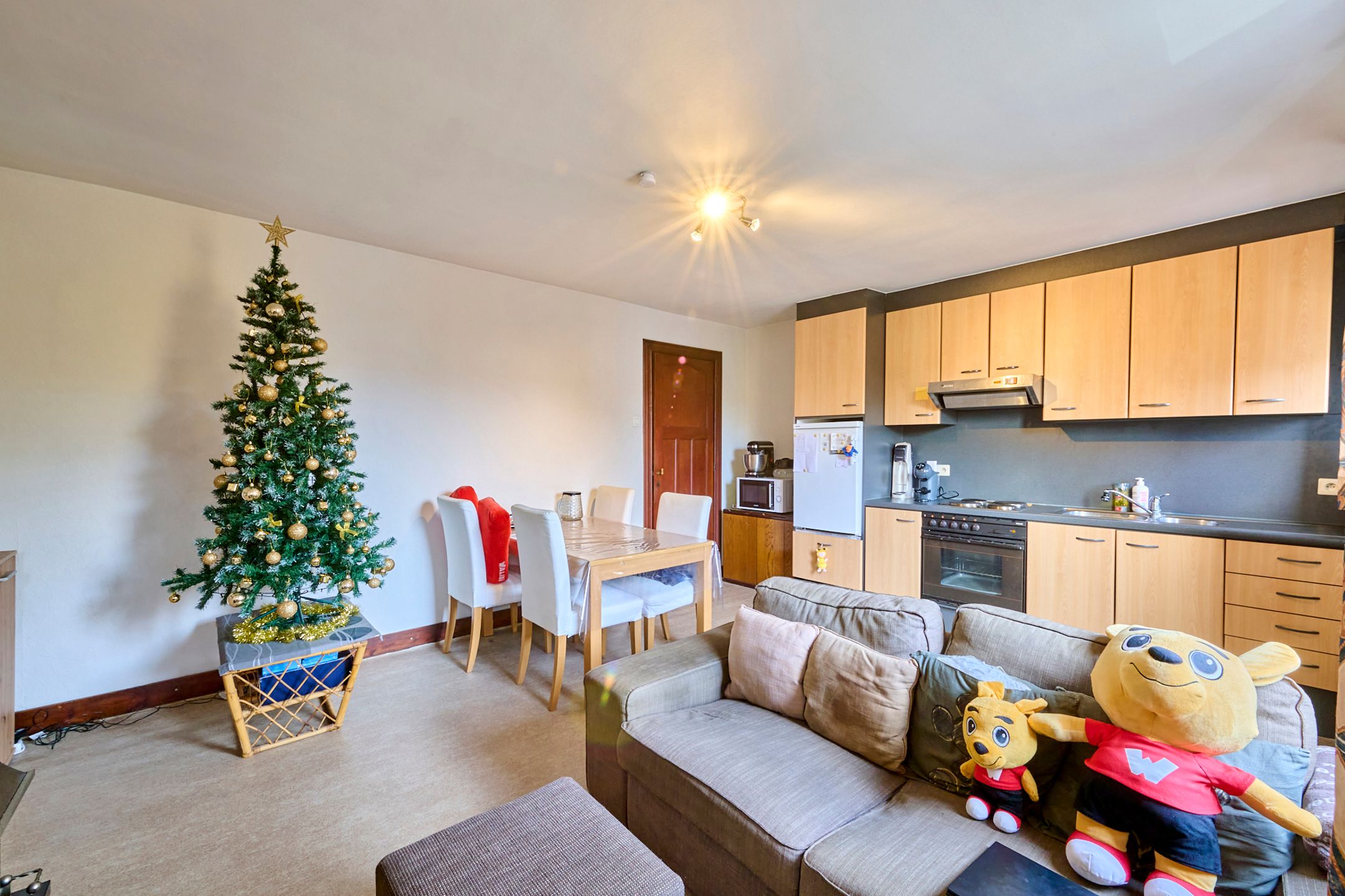 Ruim handelspand met bovenliggend appartement foto 20