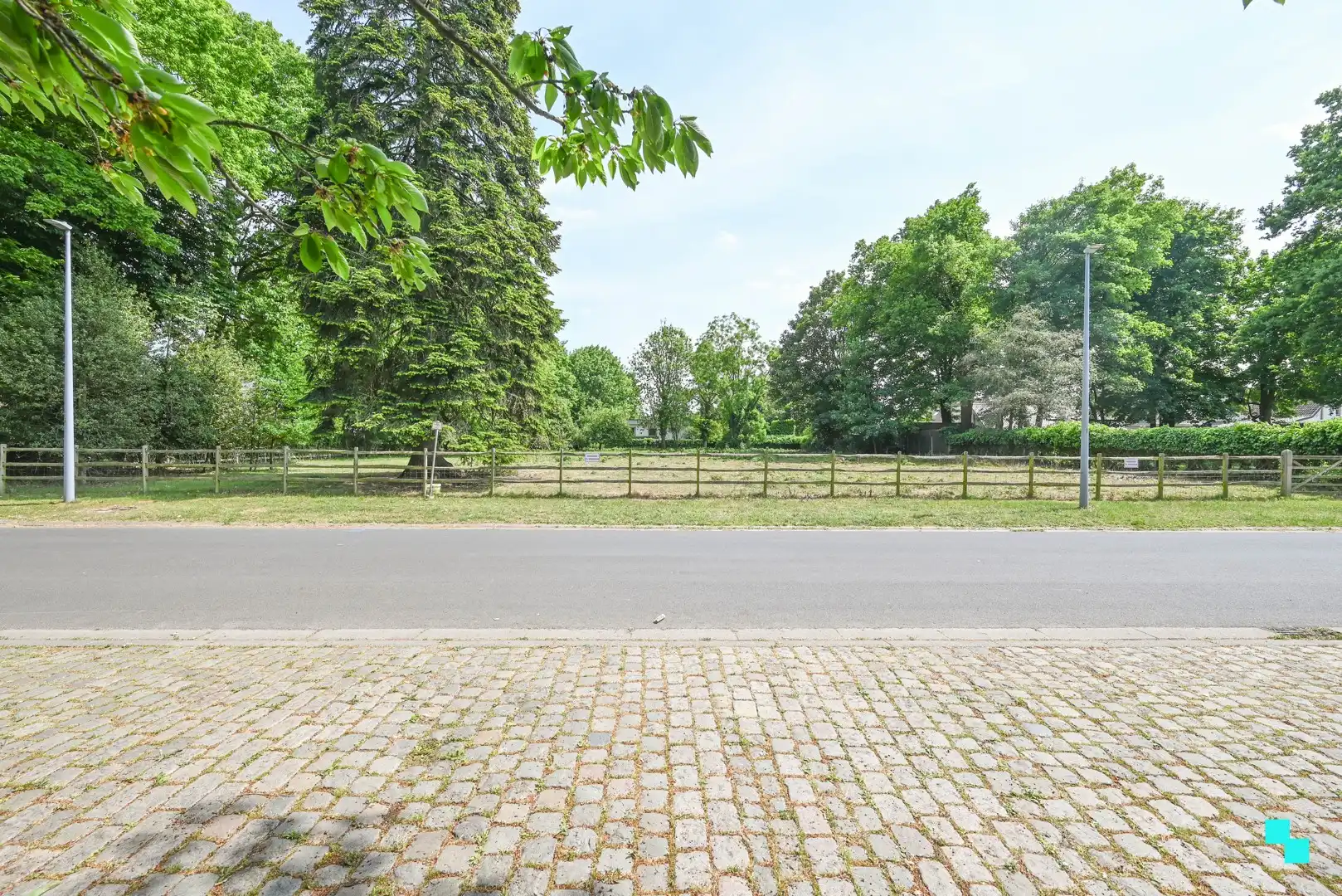 Exclusieve bouwgrond te Wielsbeke foto {{pictureIndex}}