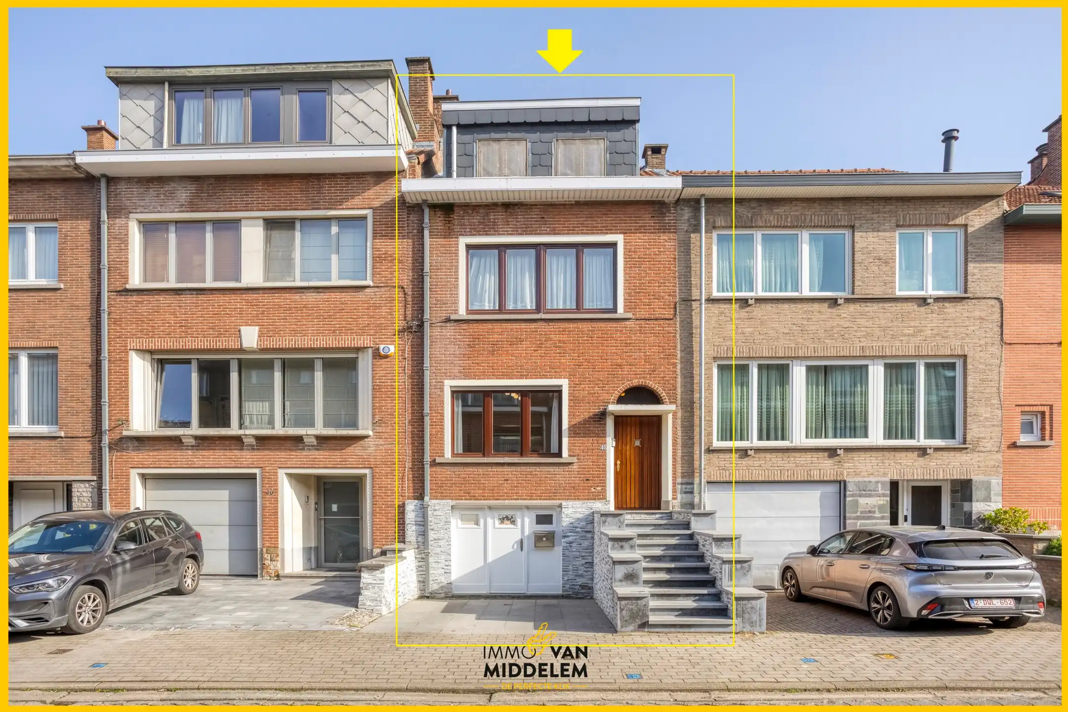 GERENOVEERDE BEL-ÉTAGE MET 3 SLAAPKAMERS EN TUIN foto {{pictureIndex}}