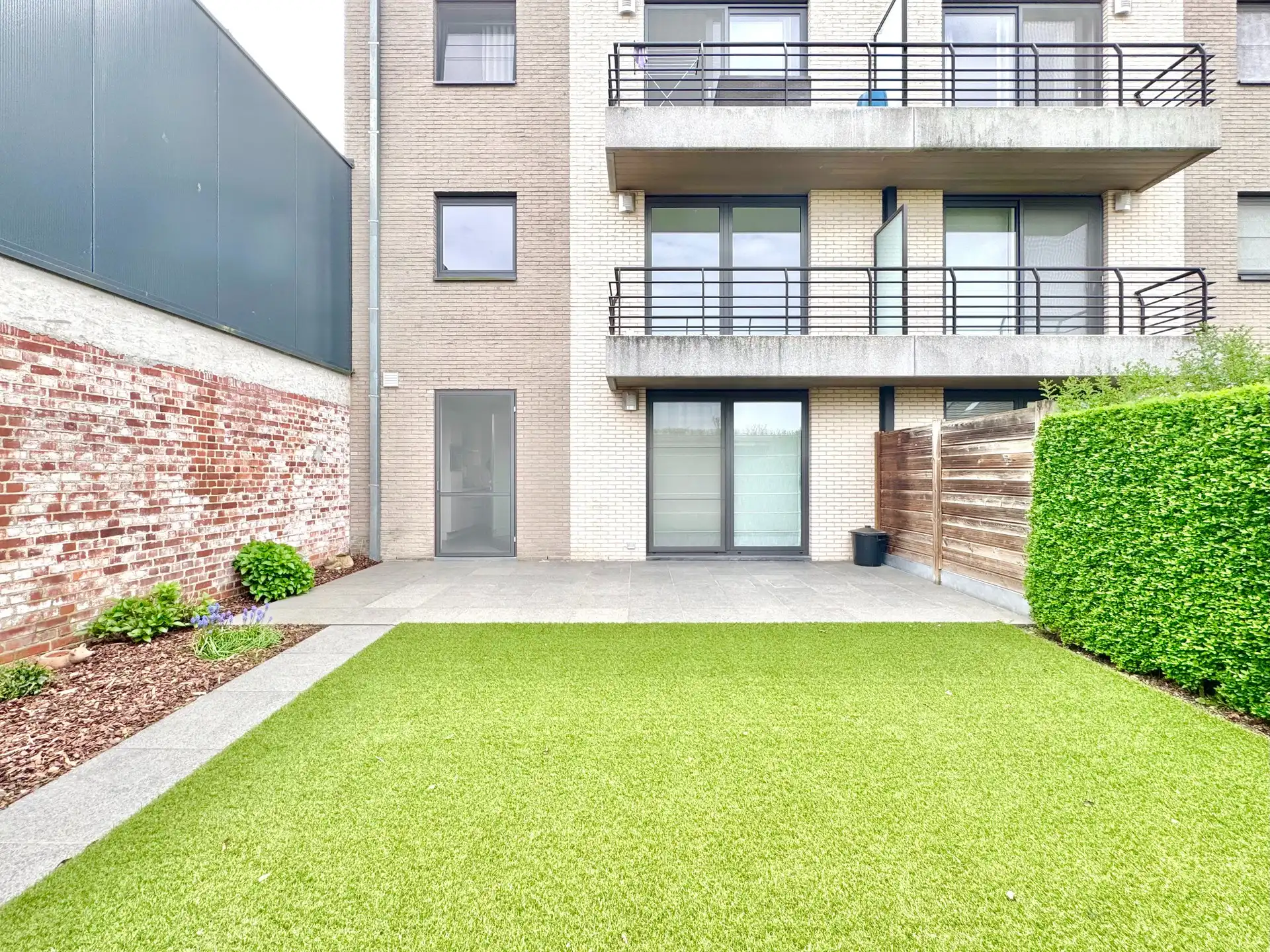 GELIJKVLOERS APPARTEMENT | VOOR- EN ACHTERTUIN | 2 KAMERS | GARAGE | 140 M² foto 22