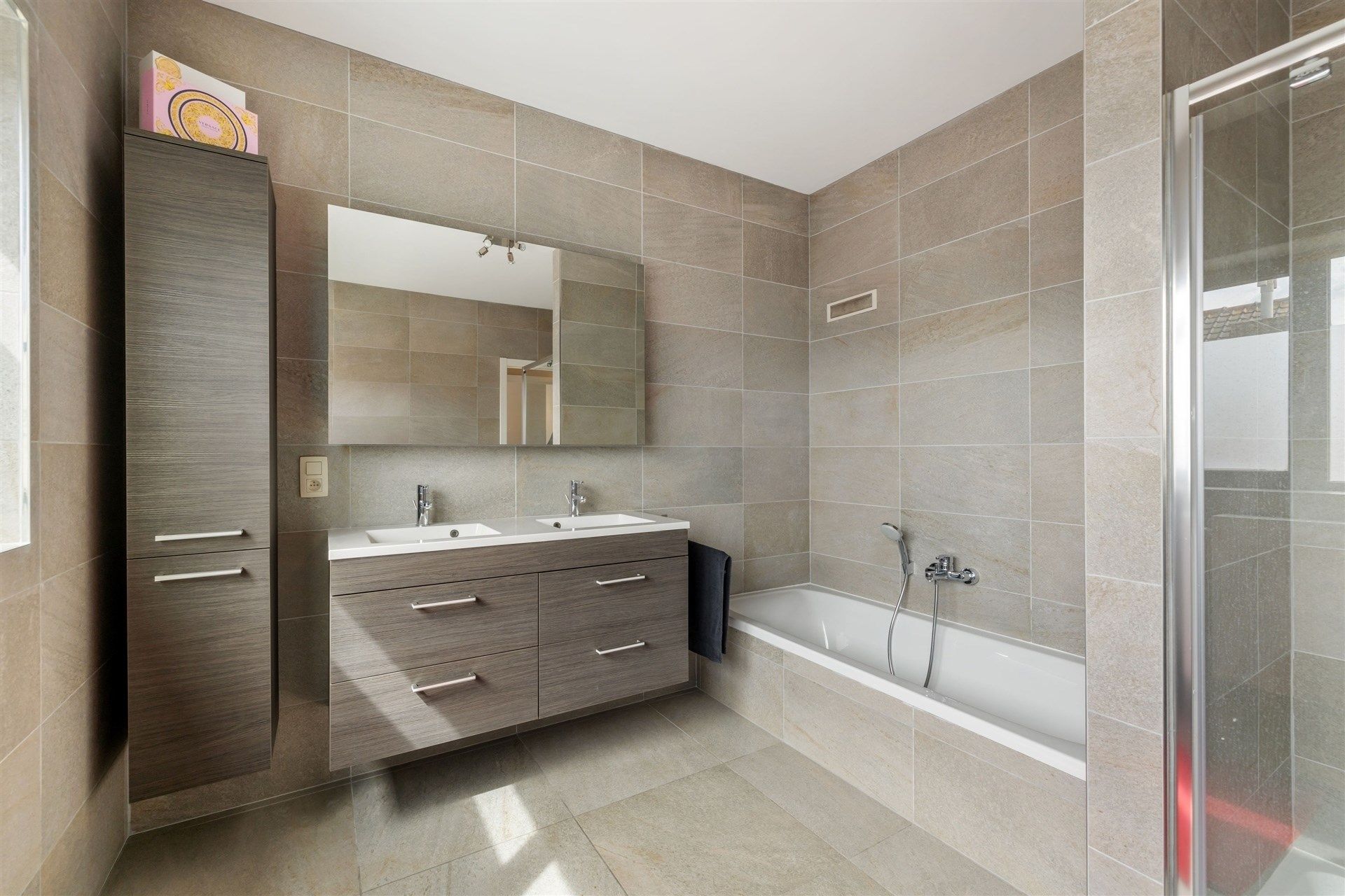 Recente gezinswoning met 3 slaapkamers en inpandige garage (BJ 2014) foto 18