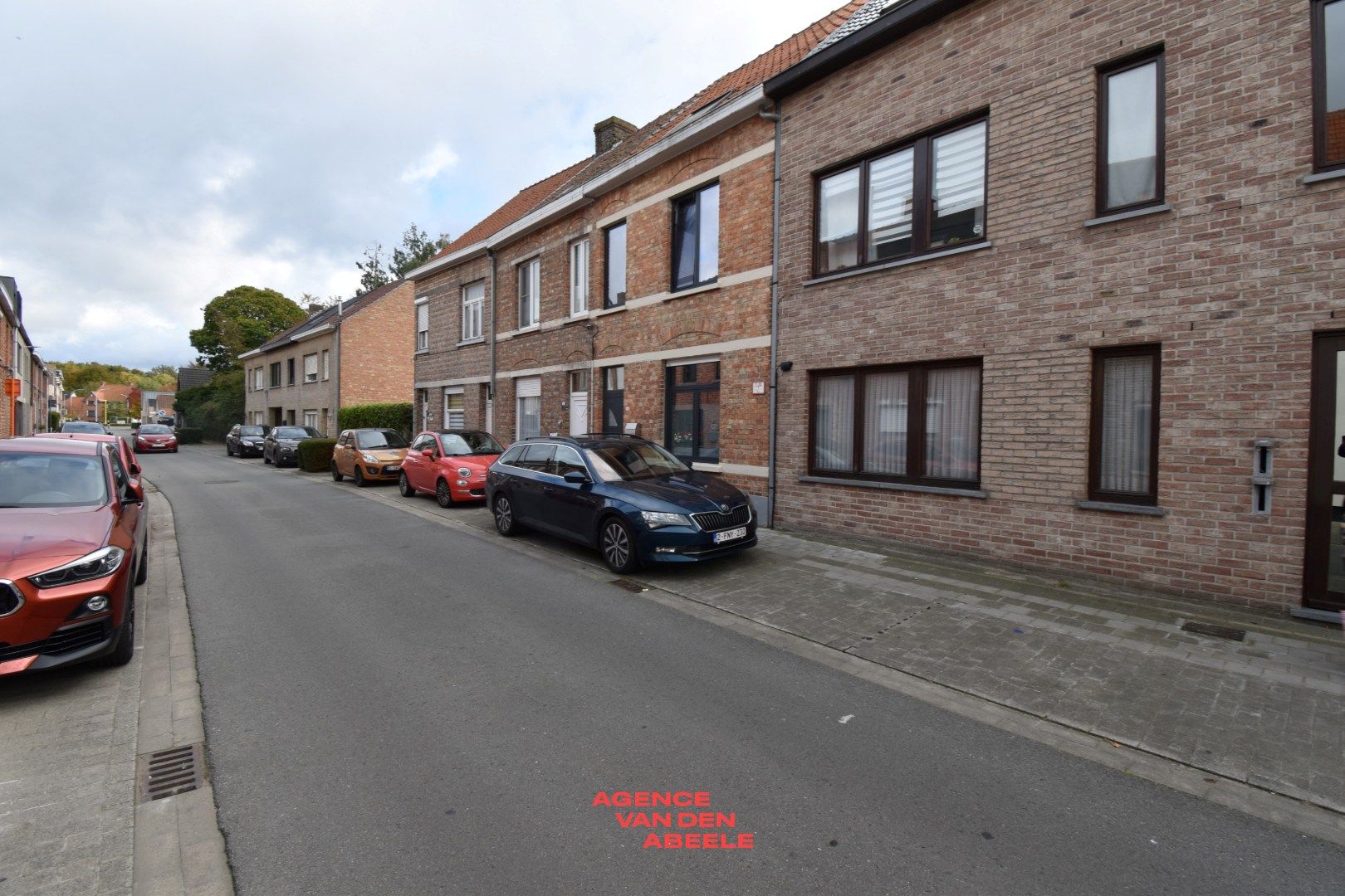 Gerenoveerde rijwoning met garage foto 3