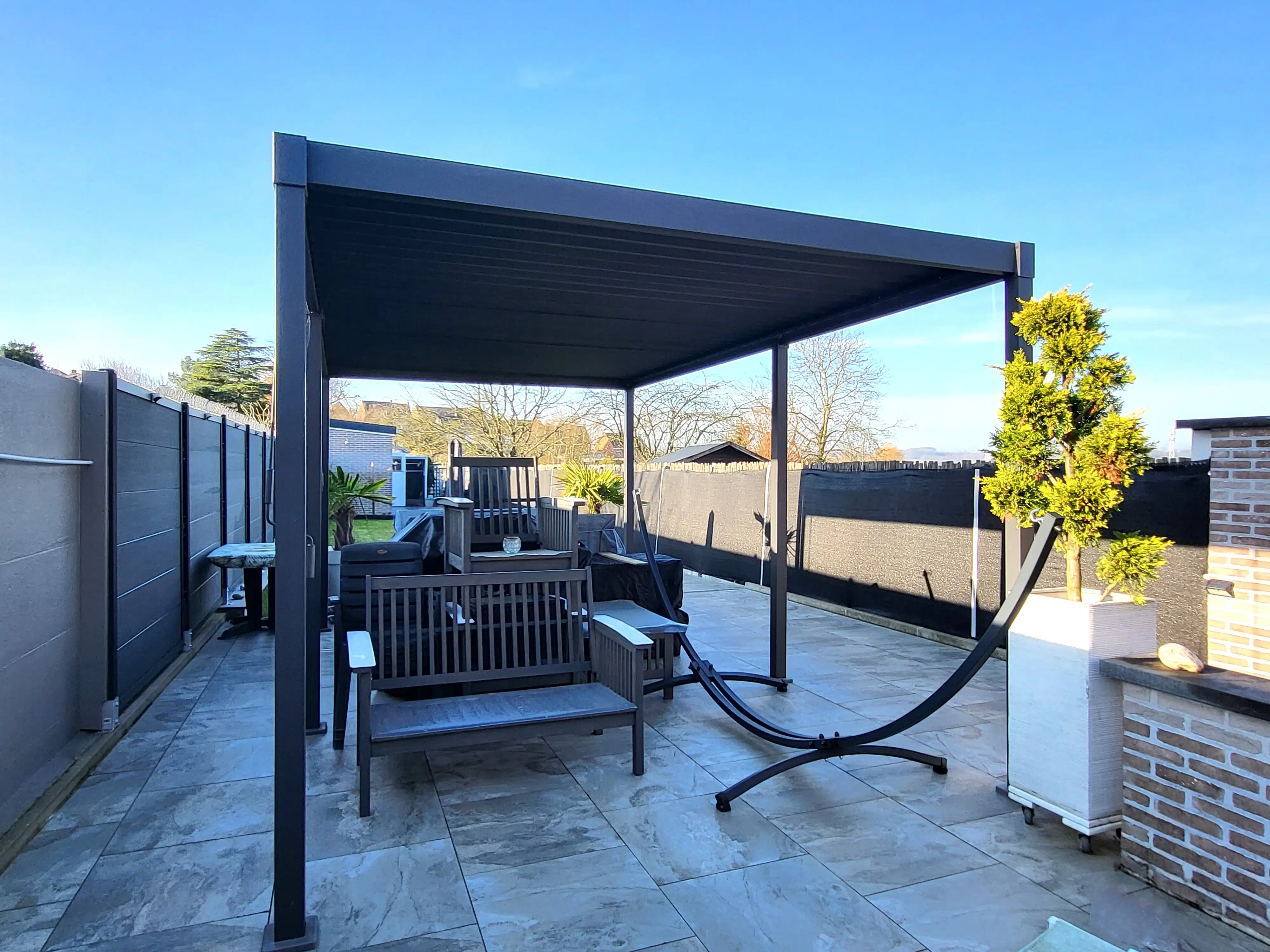 Deze charmante en verrassend ruime woning combineert karakter met hedendaags comfort en is gelegen op een perceel van 341 m² met een zuidwestgericht terras. foto 4