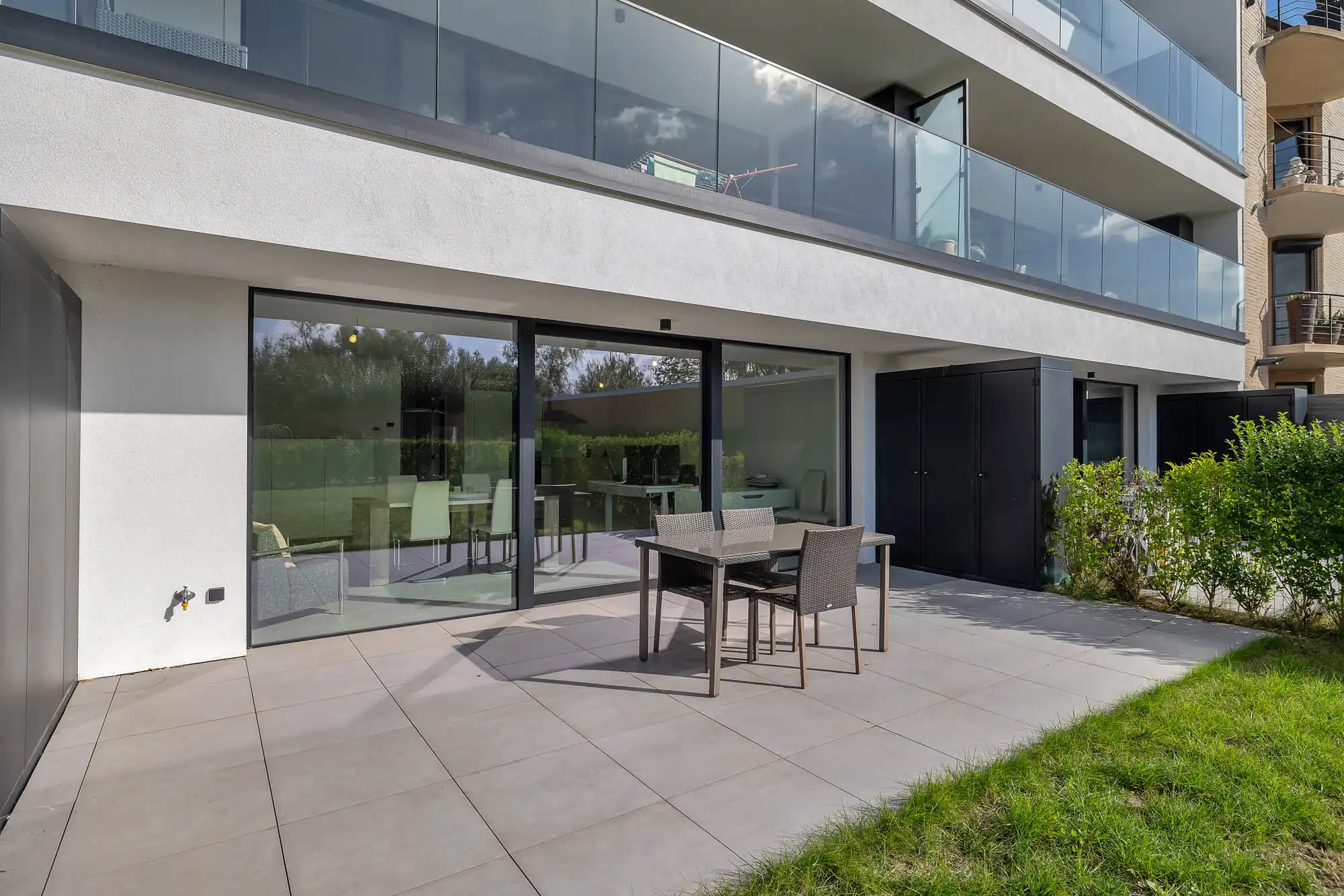 Recent app met 2 slpk, terras met tuin en staanplaats foto 18