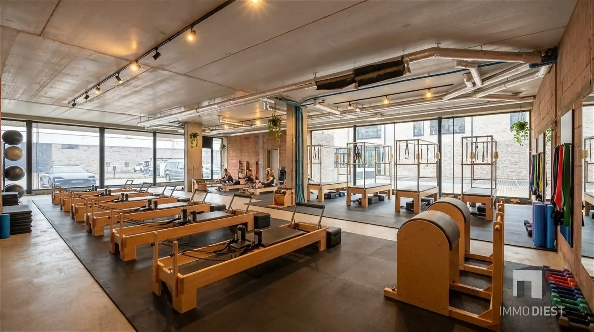 Commercieel Gebouw van 374m2 op toplocatie met parking! foto 11