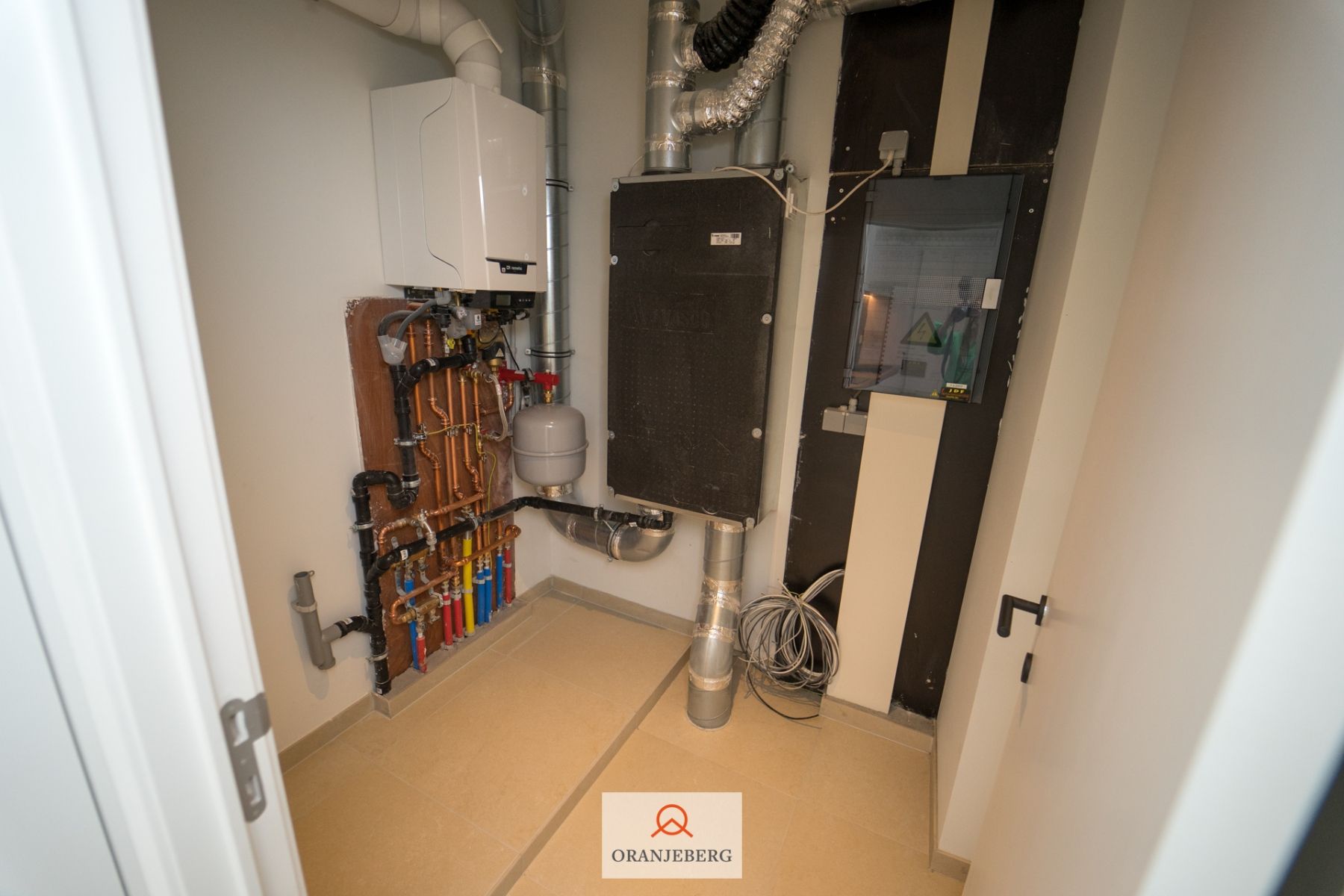 Gerenoveerd ruim duplex appartement met 2 slpk's foto 33