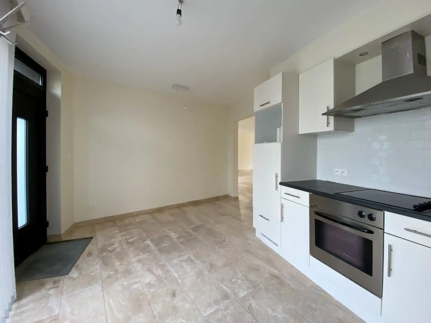 Ruim gelijkvloersappartement met 2 slaapkamers. foto 11