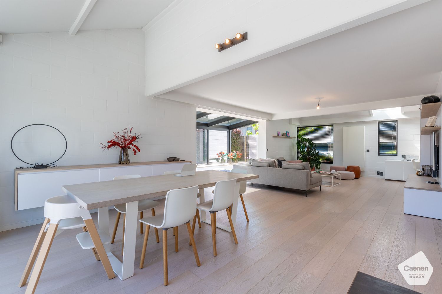 VRIJSTAANDE VILLA met PRAKTIJKRUIMTE, 3 slaapkamers en ONDERHOUDSVRIENDELIJKE TUIN. foto 9