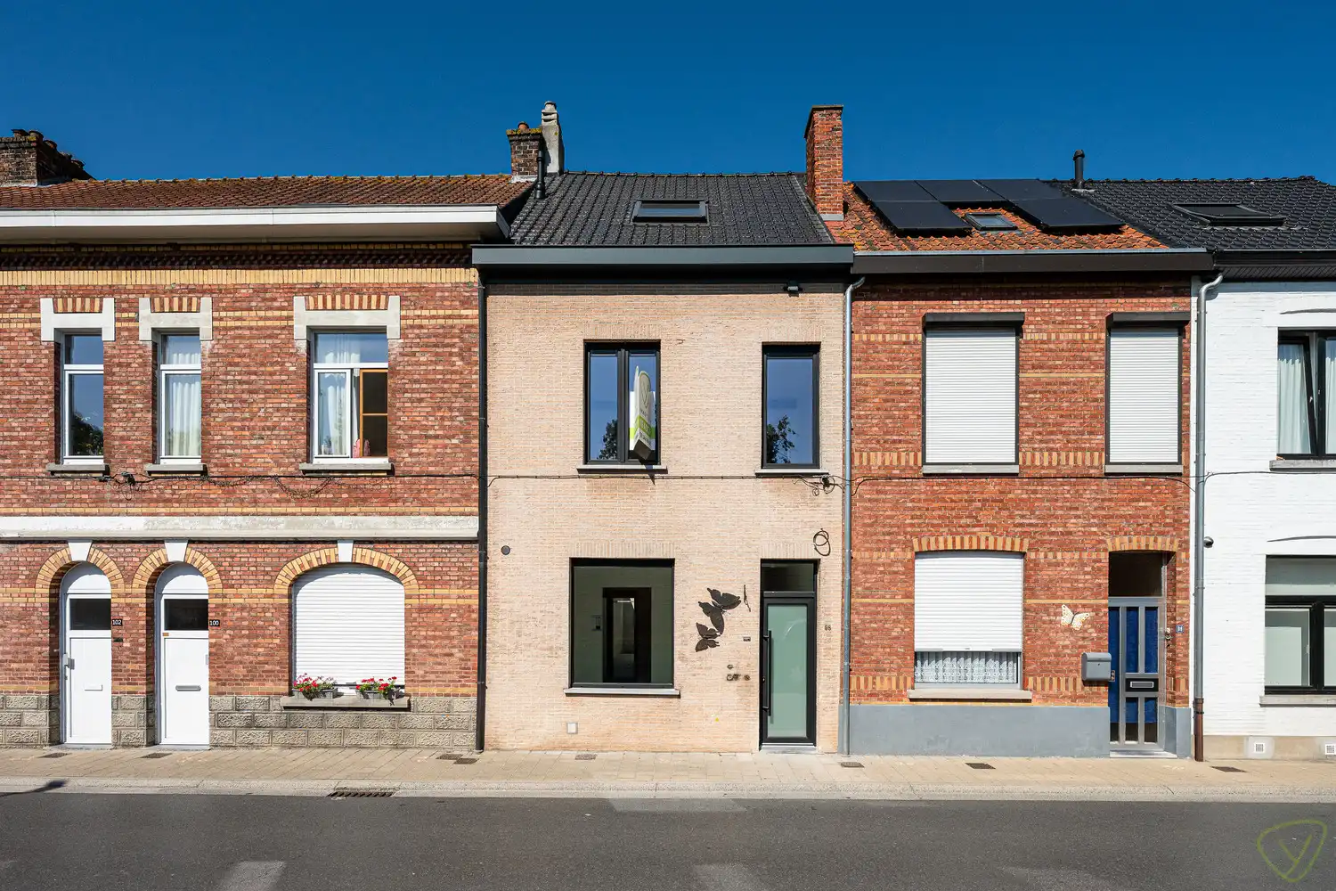 Prachitg gerenoveerde woning op gunstige en rustige ligging te Eeklo foto {{pictureIndex}}