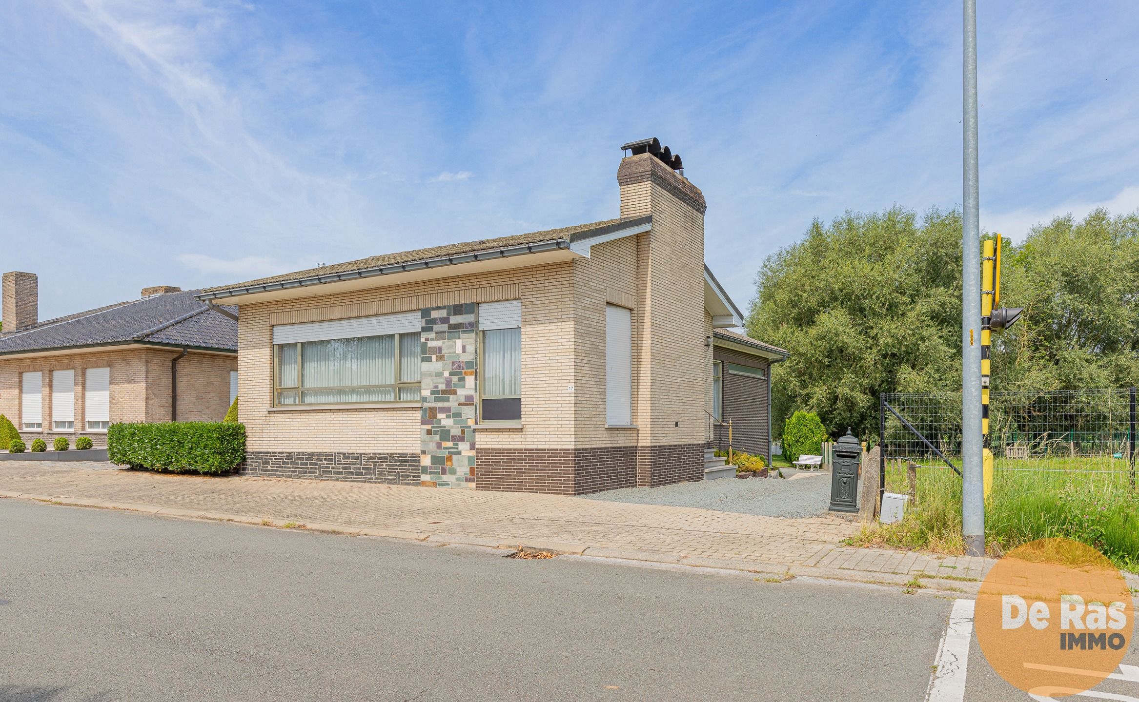 BURST - Goed onderhouden 4-gevelwoning op een leuke locatie foto 1