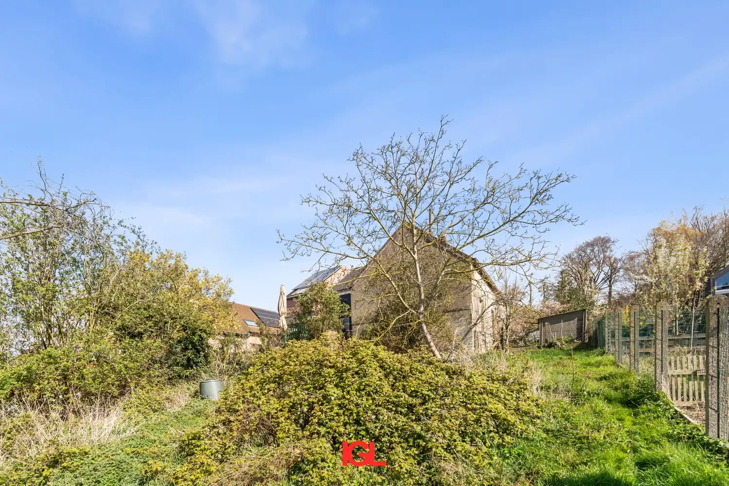 Te renoveren woning met grote tuin foto 18