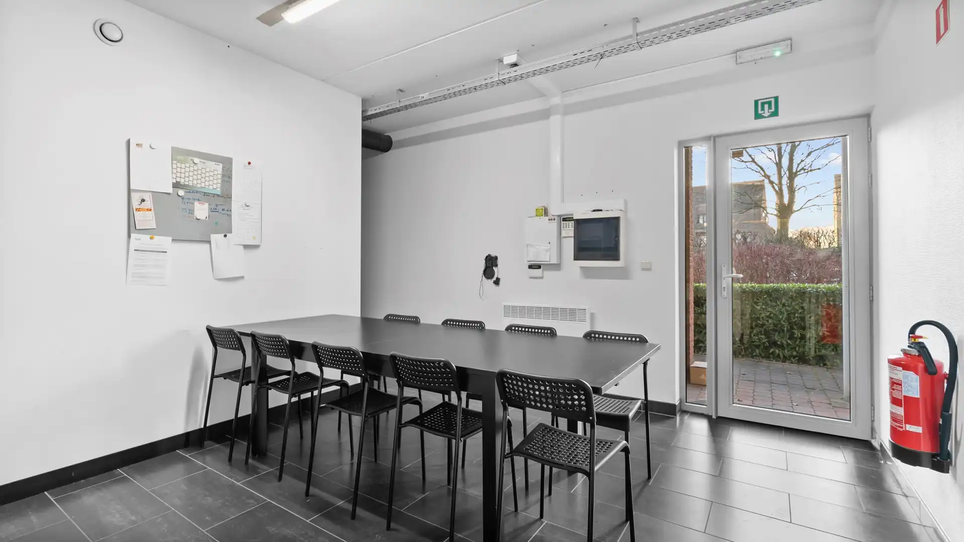 Modern en energiezuinig (A label) handelspand van 174 m² te As foto 12