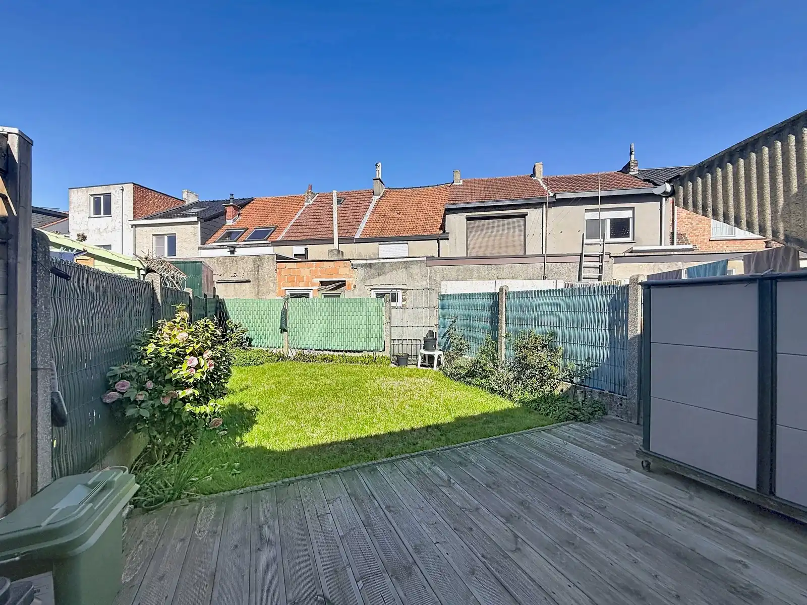 Gezellige stadswoning met 2 SLPK én zonnige tuin! foto 15