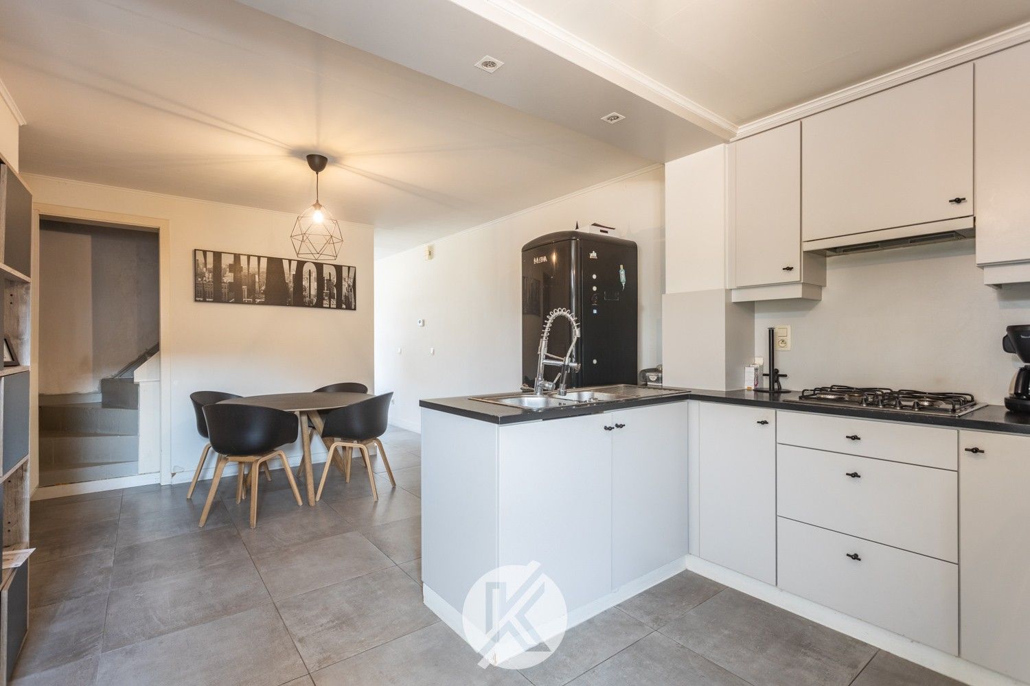 Instapklare starterswoning op een toplocatie foto 8