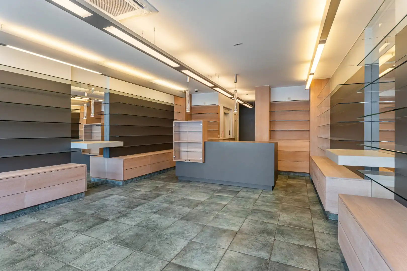 Handelshuis op commerciële topligging aan de Grote Markt  foto 23