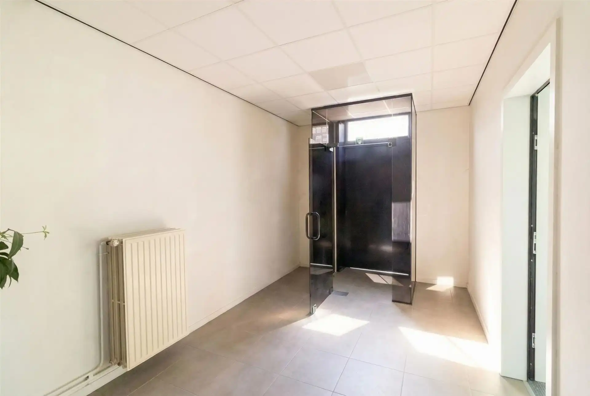 Gelijkvloers handelspand met bovenliggend appartement foto 6
