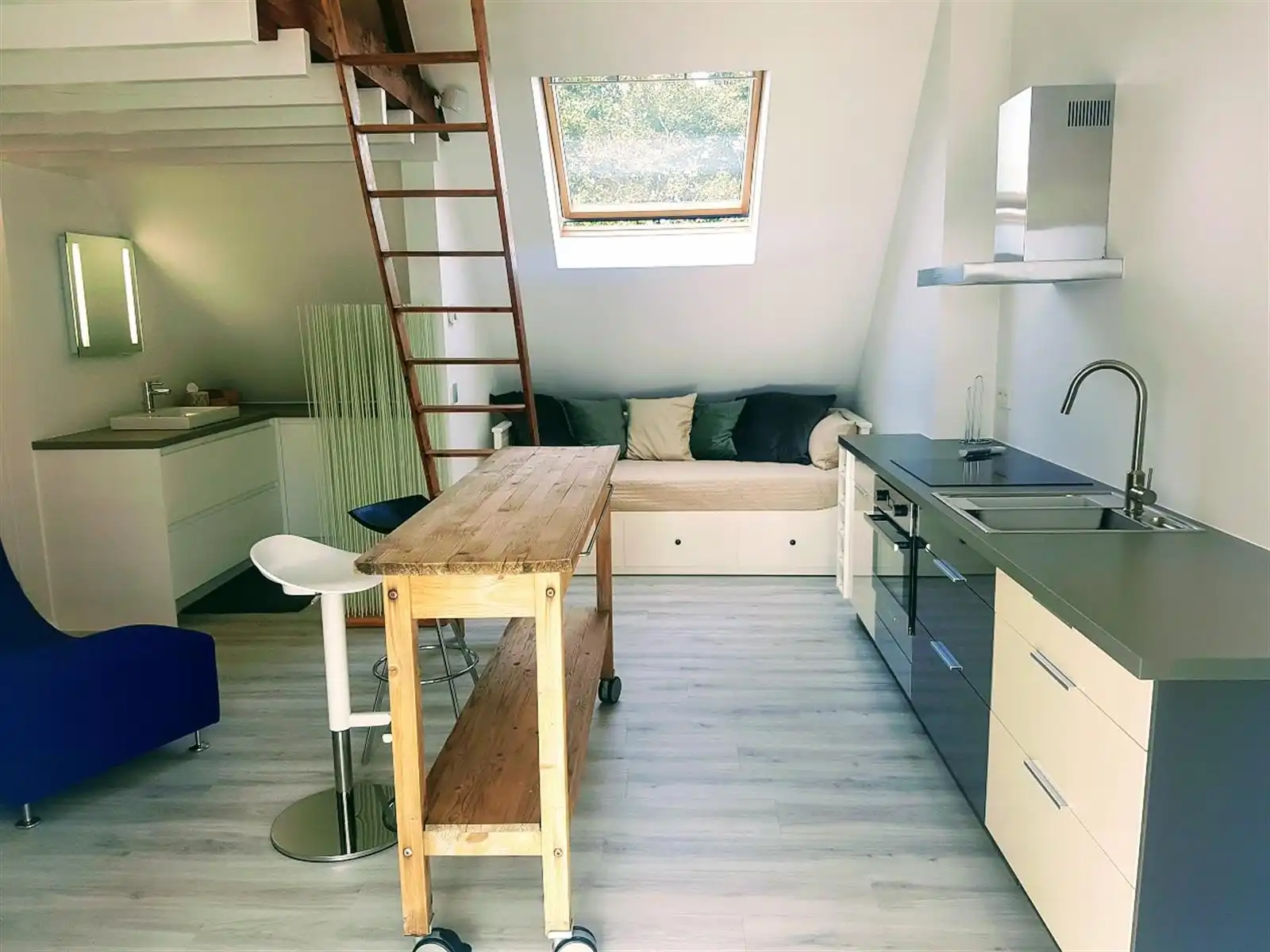 Toffe studio te huur ! foto {{pictureIndex}}