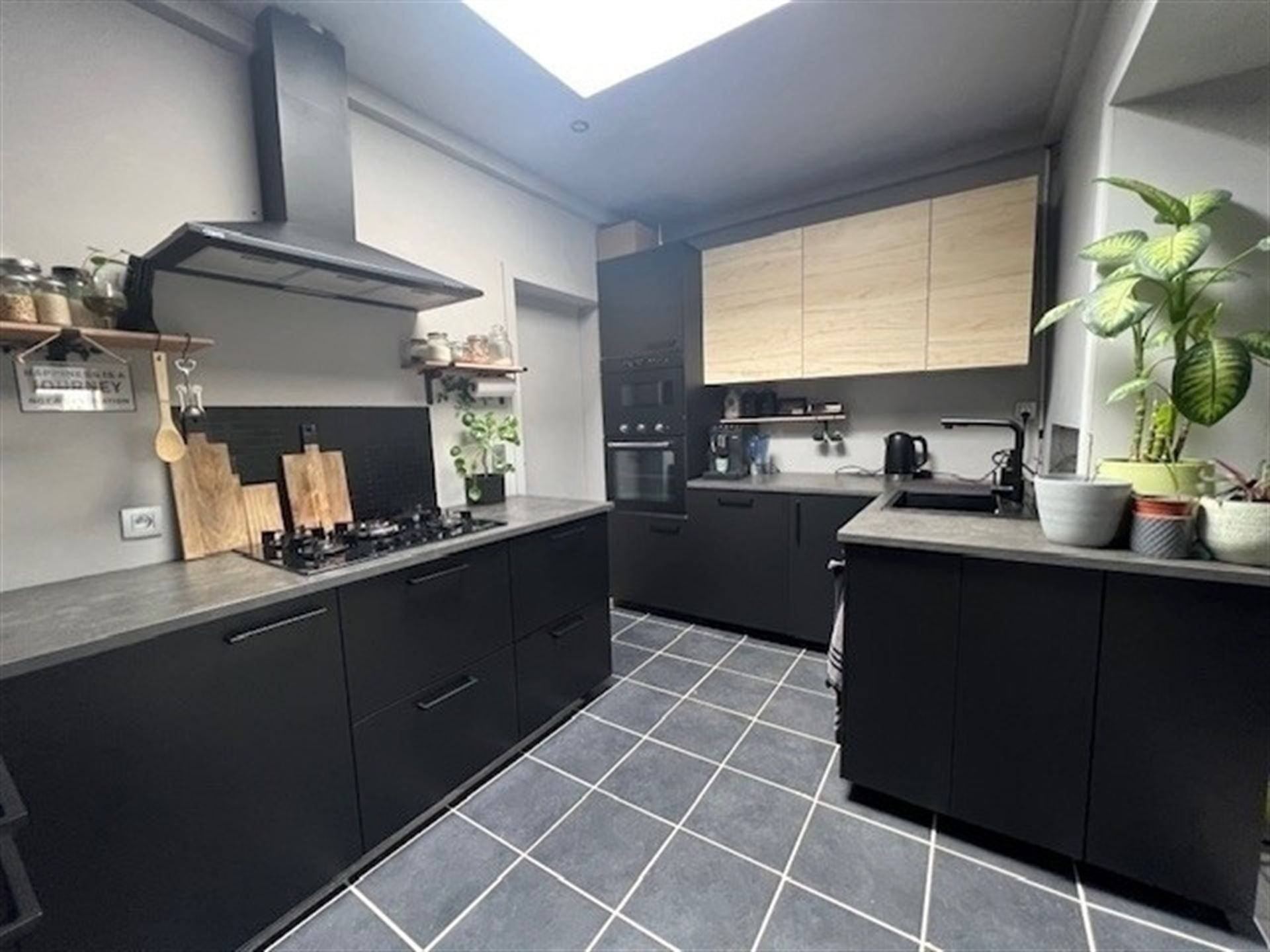 Charmante woning met tuin, garage en 2 staanplaatsen foto 4