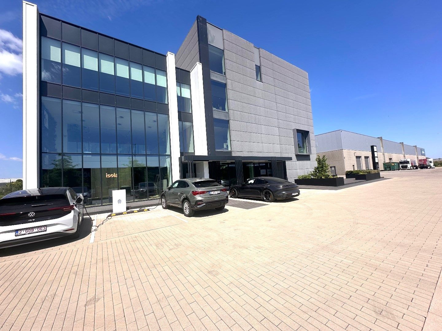 Moderne Kantoorruimte op Toplocatie in Tongeren-Oost foto {{pictureIndex}}
