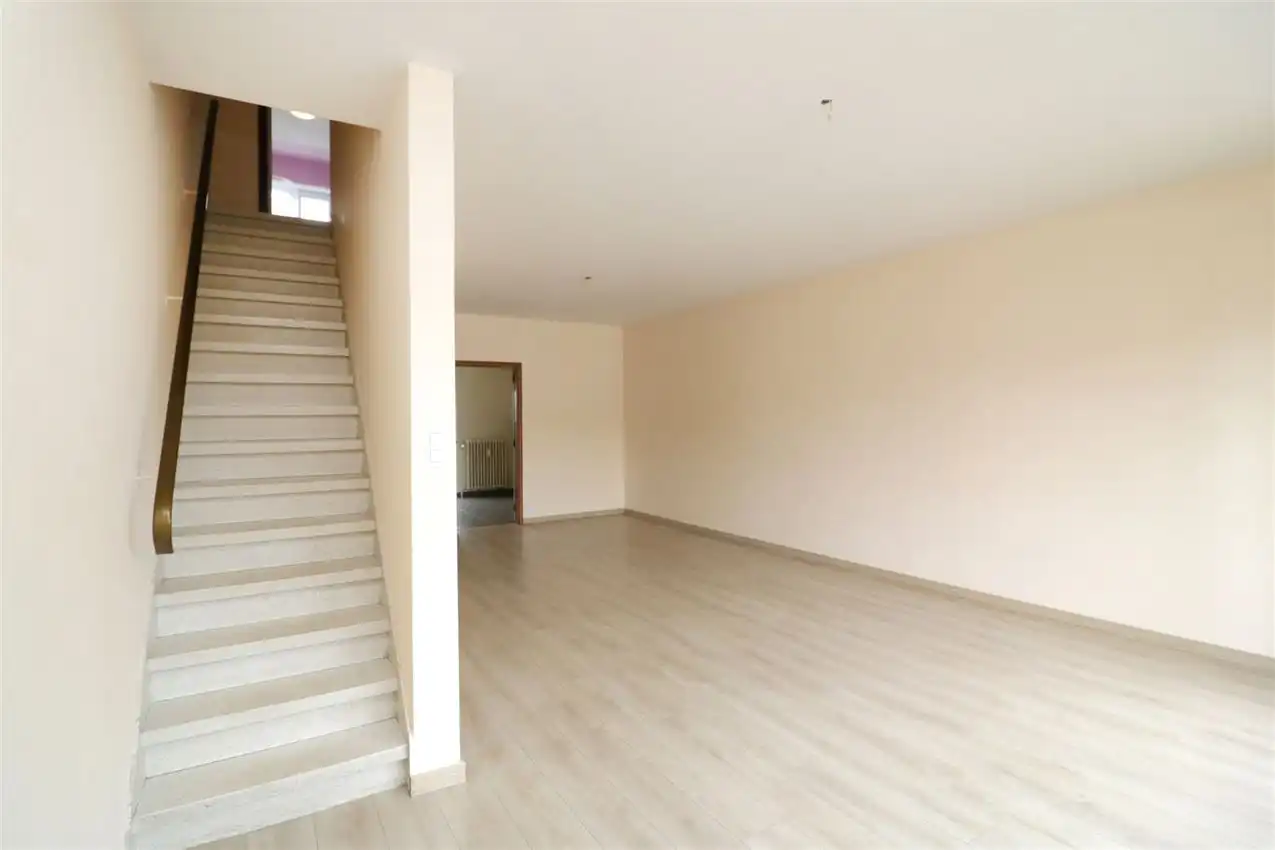 Opbrengsteigendom (handel & 4 app) op toplocatie foto 37