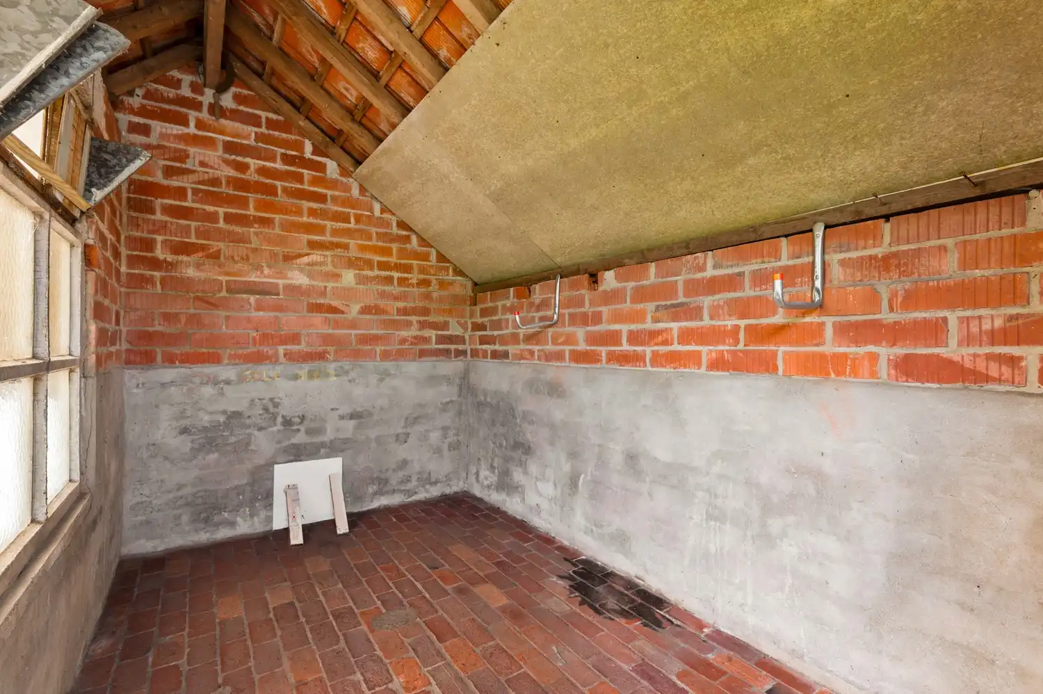 Charmante Halfopen woning met inpandige garage op toplocatie in Oelegem! foto 15