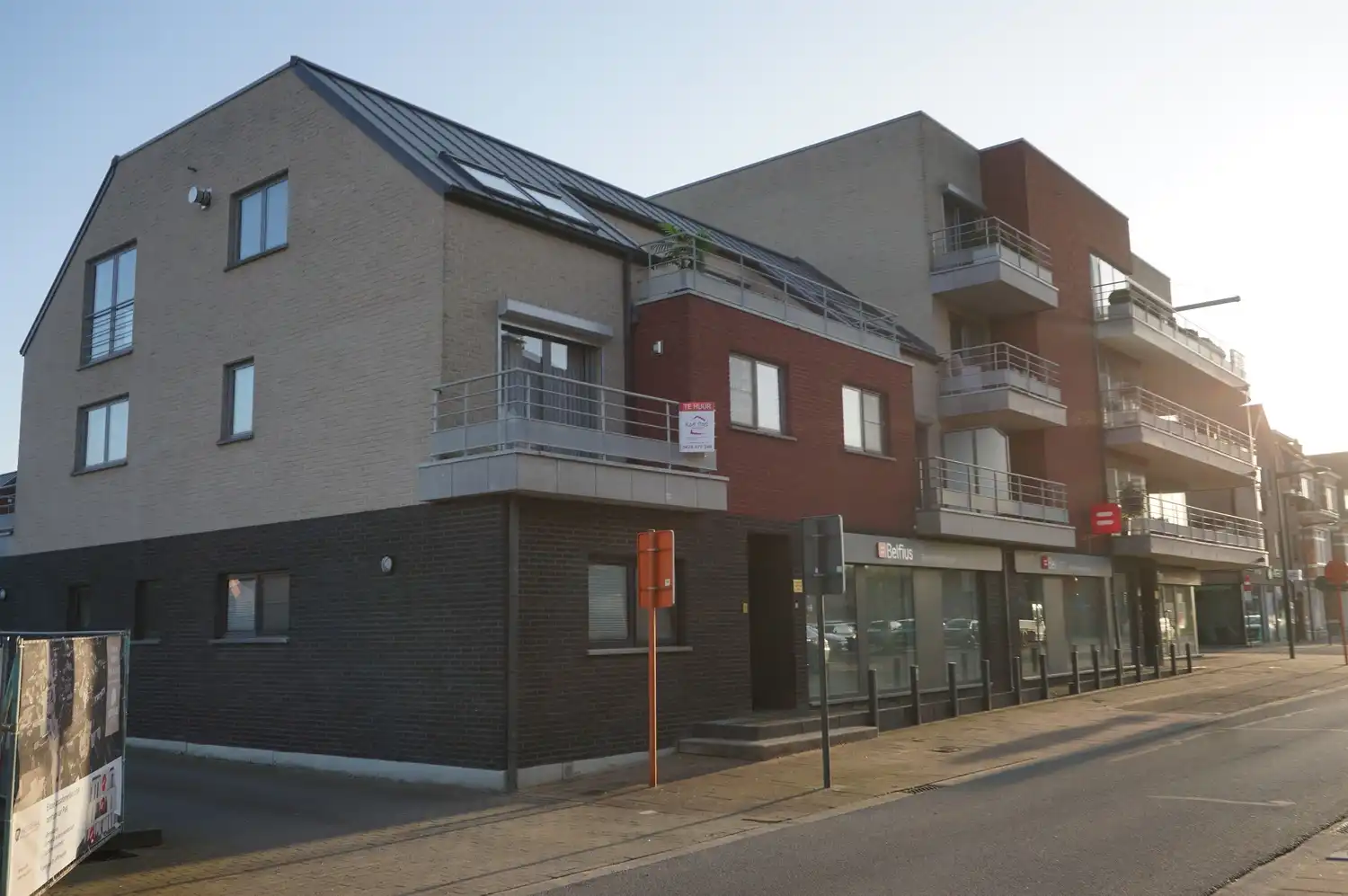 Instapklaar appartement met 2 slaapkamers, terras en dubbele ondergrondse garage – Solferinostraat 4, Paal foto {{pictureIndex}}