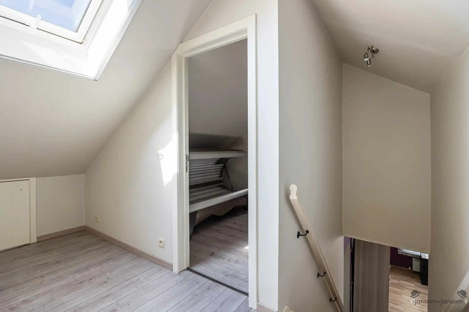 Ruime laagbouw woning met 4 slaapkamers, tuin en garage in hartje Brasschaat foto 14