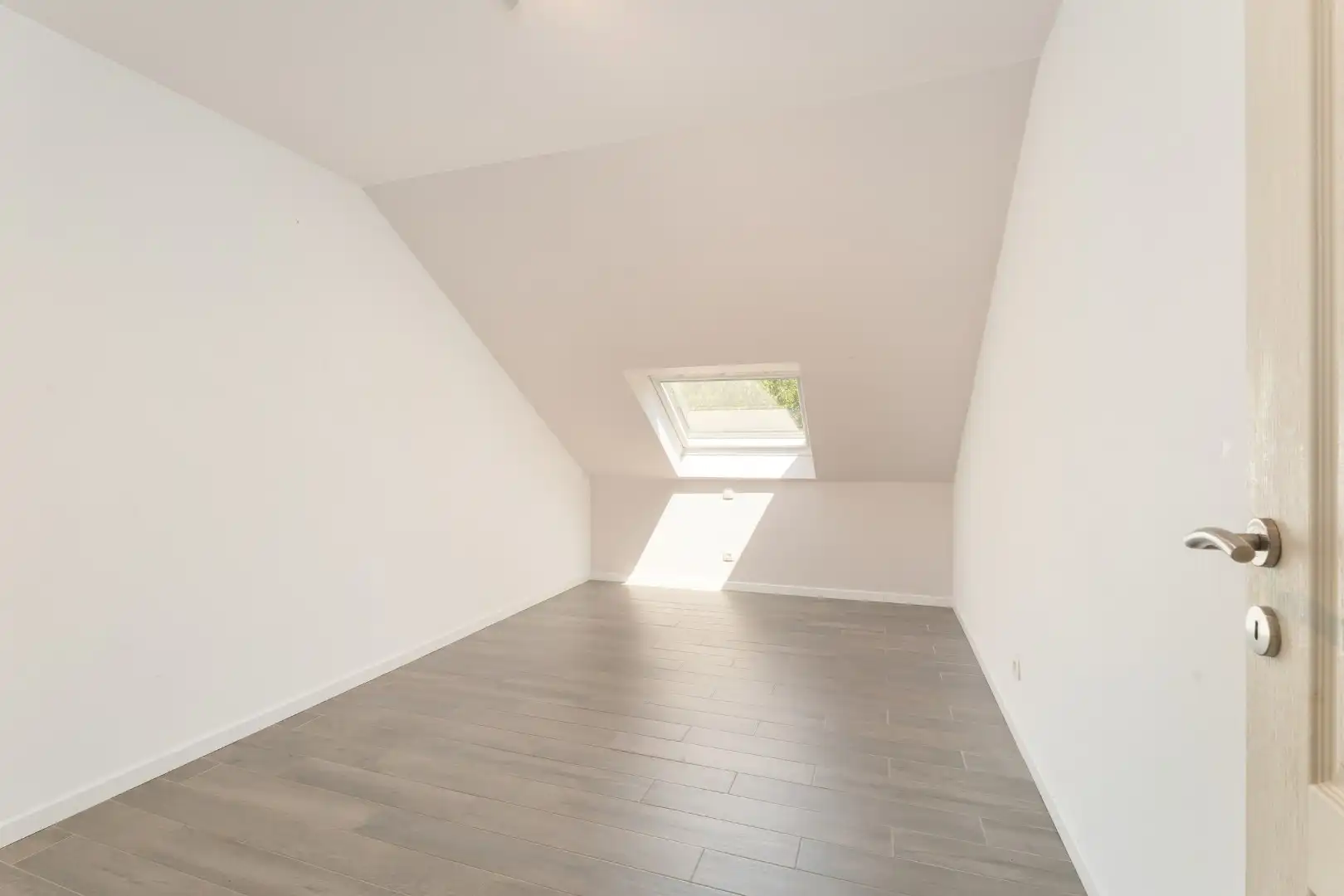 Ruime en recente halfopen bebouwing met 3 volwaardige slaapkamers foto 13