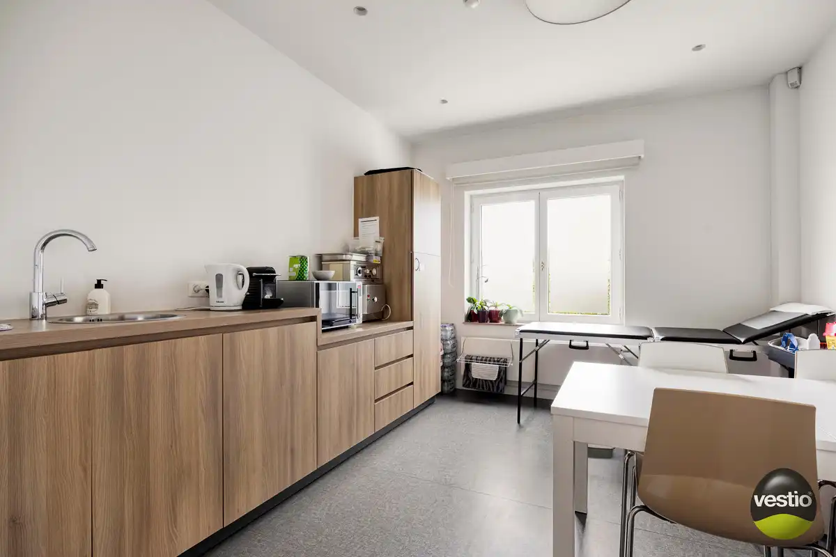 ROYALE WONING MET DOKTERSPRAKTIJK TE BILZEN HOESELT. foto 43