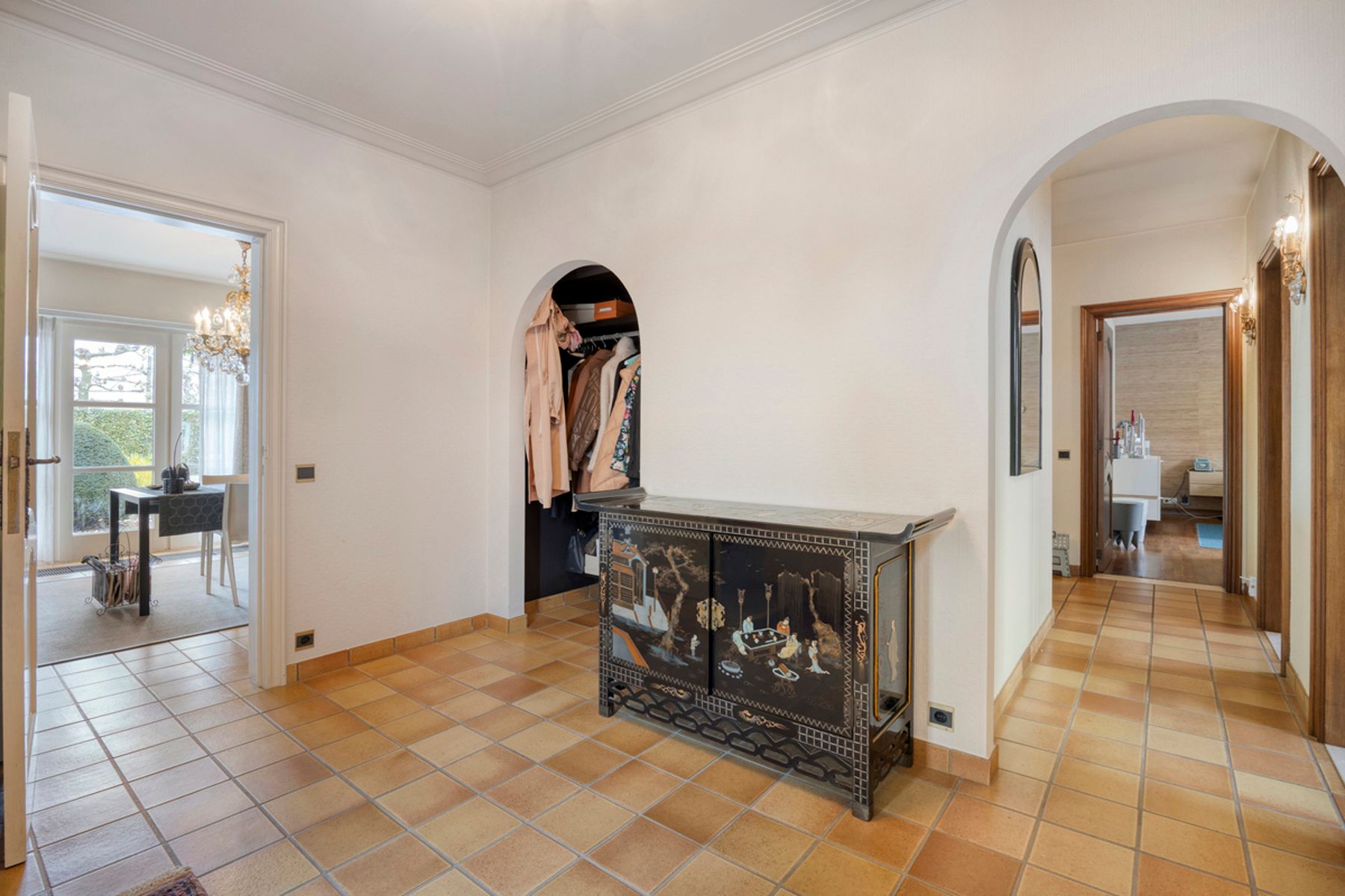 Exclusieve villa met grote loodsen combineer werken en wonen foto 5