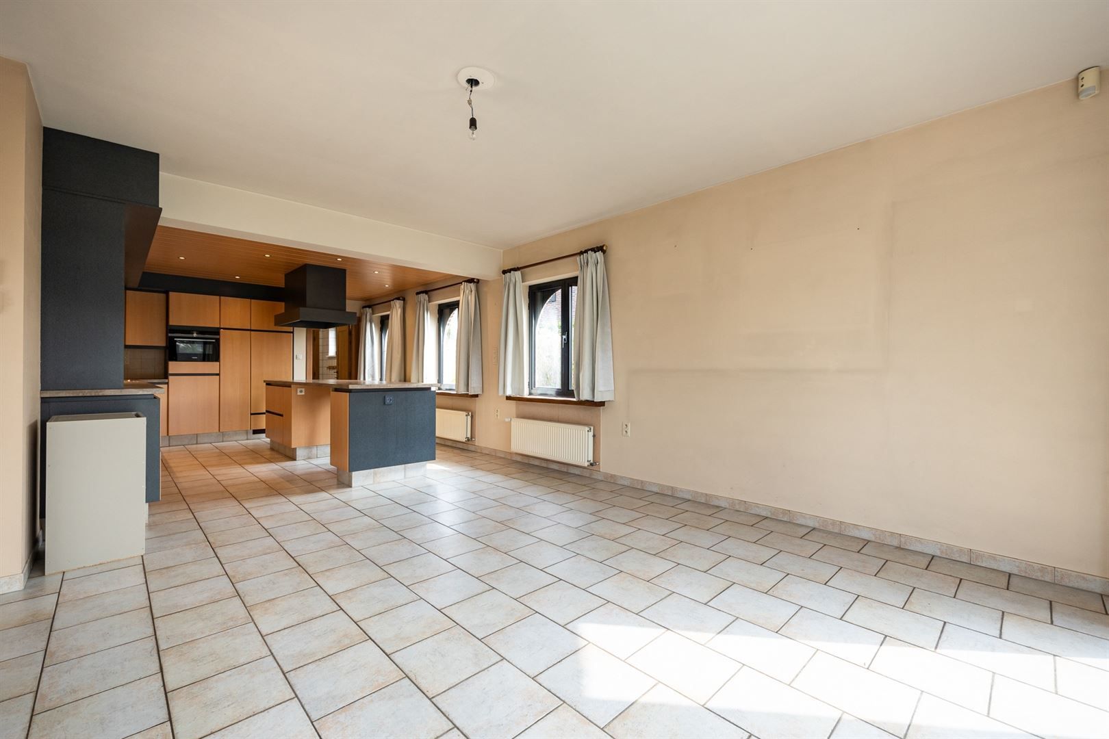 Woning in zuiderse stijl met ruim bijgebouw op Zuid perceel. foto 8