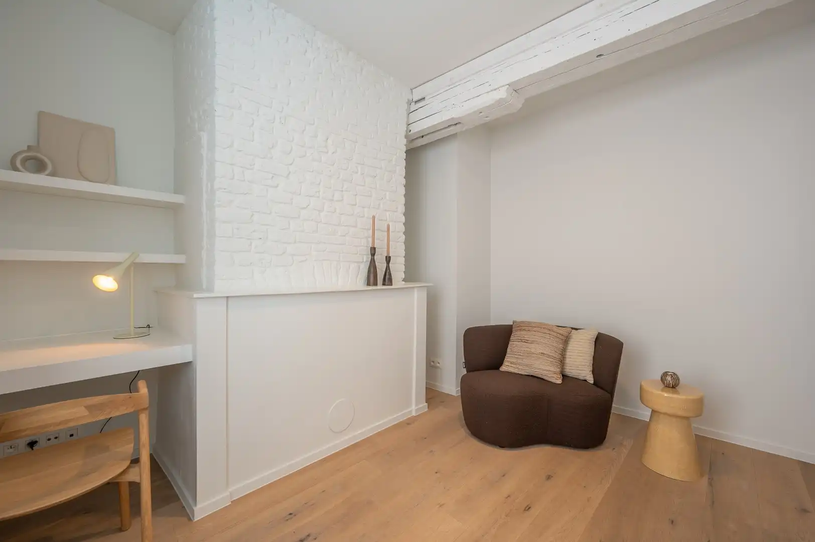 Stijlvol gerenoveerde hoekwoning met aparte duplex studio op topligging foto 12