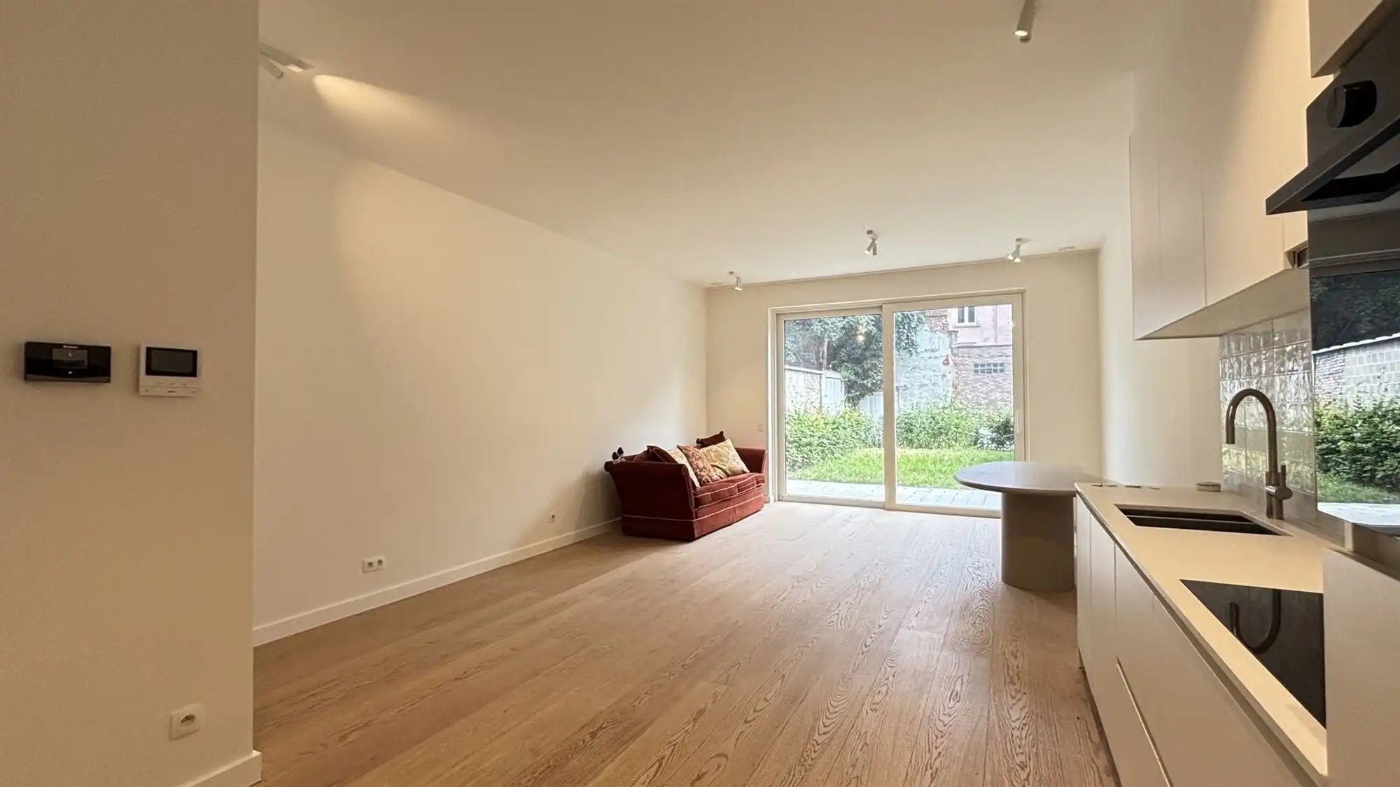 Gerenoveerd gelijkvloers appartement met tuin foto 3