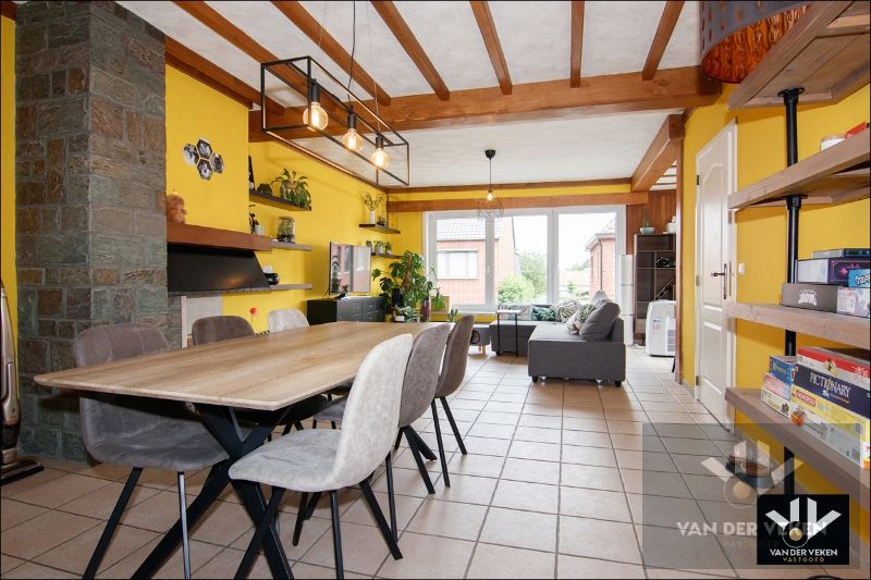 Ruime duplex met 3 slaapkamers in het groene Tuilt-Kuringen foto {{pictureIndex}}