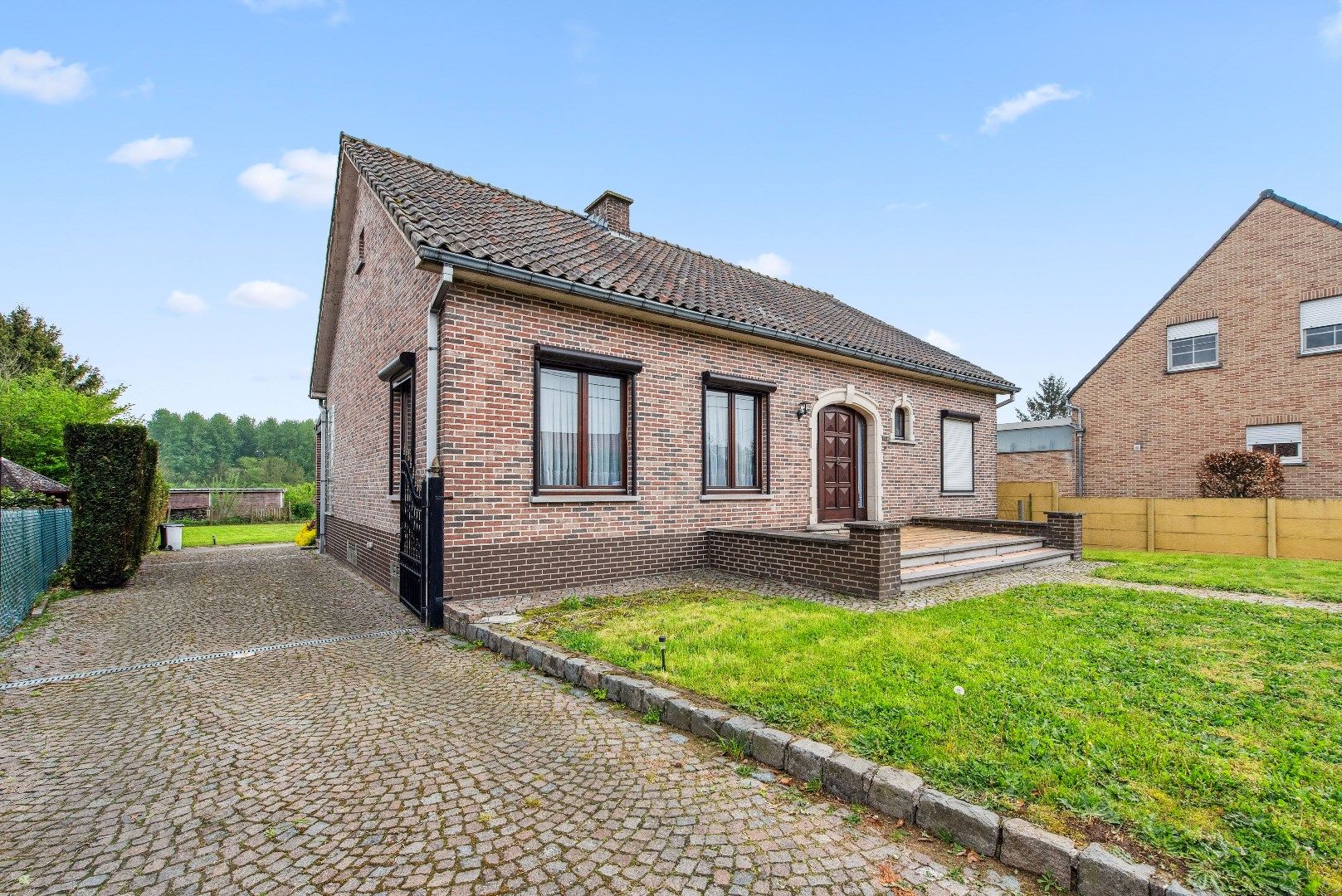 Bungalow met 3 slaapkamers, tuin en garage voor 2 wagens foto 2