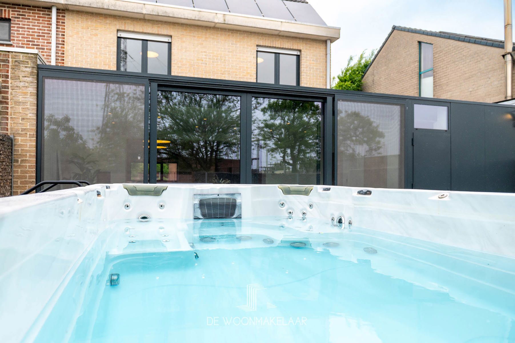 Luxeuze en ruime HOB met 4 slaapkamer en tuin met zwemspa foto 12