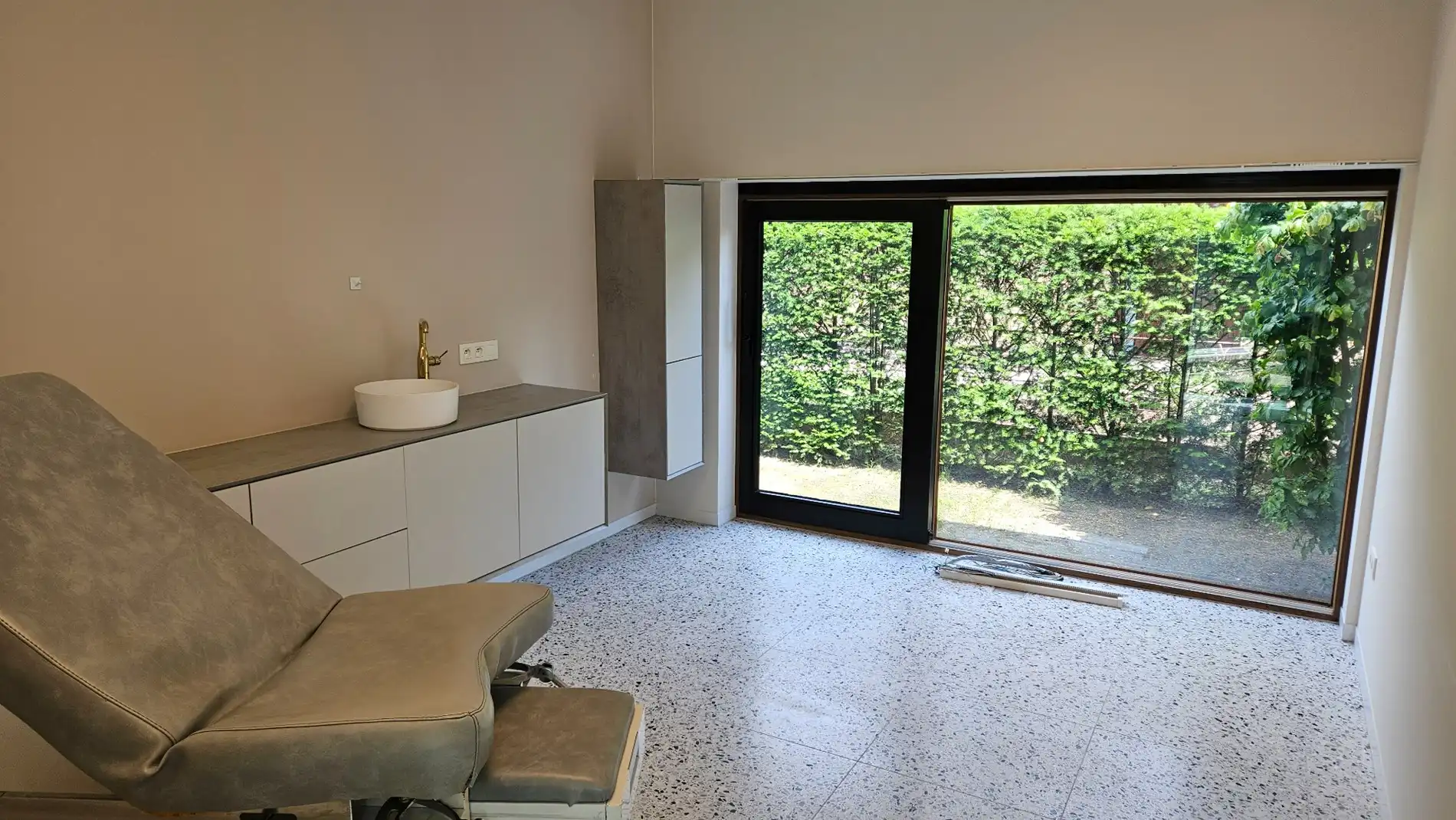 Praktijkruimte of Kantoor in een prachtig gebouw nabij Berlare centrum  foto 12