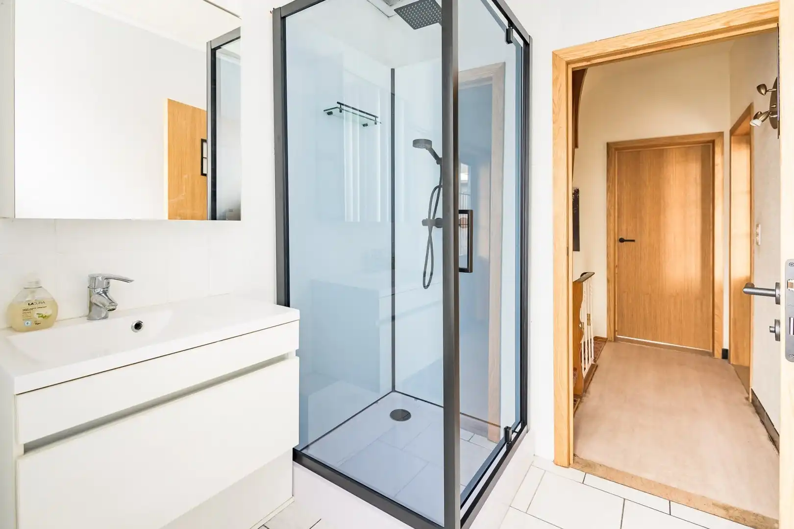 Instapklare woning met garage in een rustige straat! foto 16