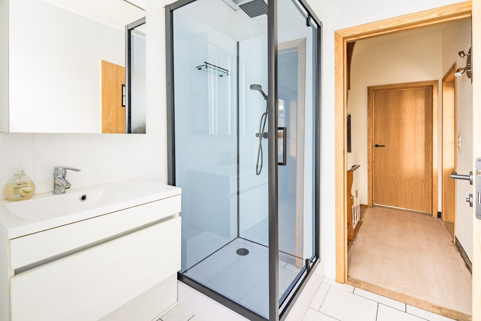 Instapklare woning met garage in een rustige straat! foto 16