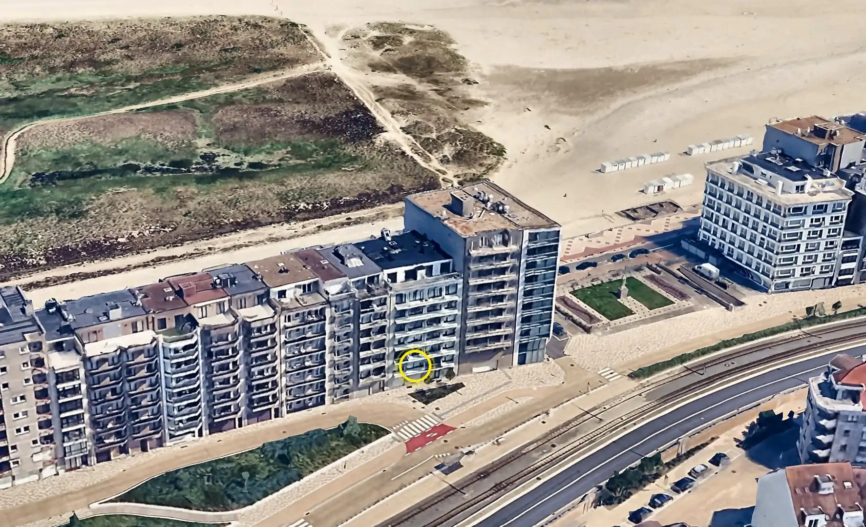 Prachtig gerenoveerde studio, centraal gelegen/ fantastisch zonneterras foto 2