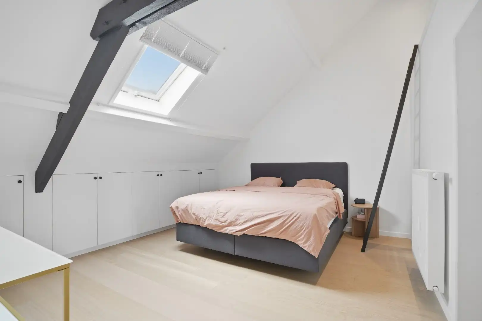 Subliem gerenoveerde herenwoning met 6 slaapkamers inclusief garage in Nieuwpoort-Stad op 135 m². foto 17